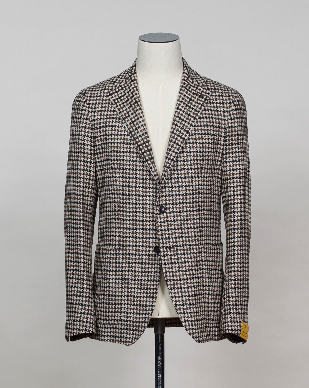 Fabric Exclusive for Tagliatore Tagliatore Checked Wool Mix Jacket / Brown Unlined Unconstructed shoulder Mod. 1SMC22K Art. 340178 Q Composition: 80% wo 20% Pl Made in Martina Franca, Italy
