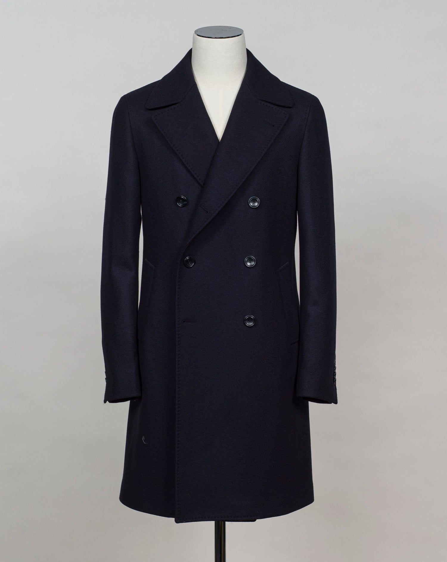 Half lined with light quilted lining Unconstructed shoulder Center back vent Composition: 100% Wool Double Splittable Model: Arden Tra Art. 770069 U Color: Navy / B582 Made in Martina Franca, Italy Tagliatore Double-Breasted Wool Overcoat / Navy