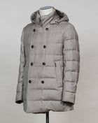 REDA wool Mod F05MUCX745 Art. 106 Col. 24 Champagne Montecore DB Down Parka / Champagne100% REDA Super 120´s wool Detachable hood Two handwarming pockets Two generous inside pockets with zip Lining 1: 95% Polyestre 5% Polyurethane Lining 2: 100% Polyamide Filing 90% Down 10% Feather Mod F05MUCX745 Art. 106 Col. 24 Champagne Montecore DB Down Parka / Champagne