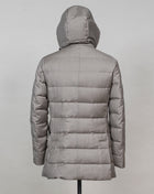 REDA wool Mod F05MUCX745 Art. 106 Col. 24 Champagne Montecore DB Down Parka / Champagne100% REDA Super 120´s wool Detachable hood Two handwarming pockets Two generous inside pockets with zip Lining 1: 95% Polyestre 5% Polyurethane Lining 2: 100% Polyamide Filing 90% Down 10% Feather Mod F05MUCX745 Art. 106 Col. 24 Champagne Montecore DB Down Parka / Champagne