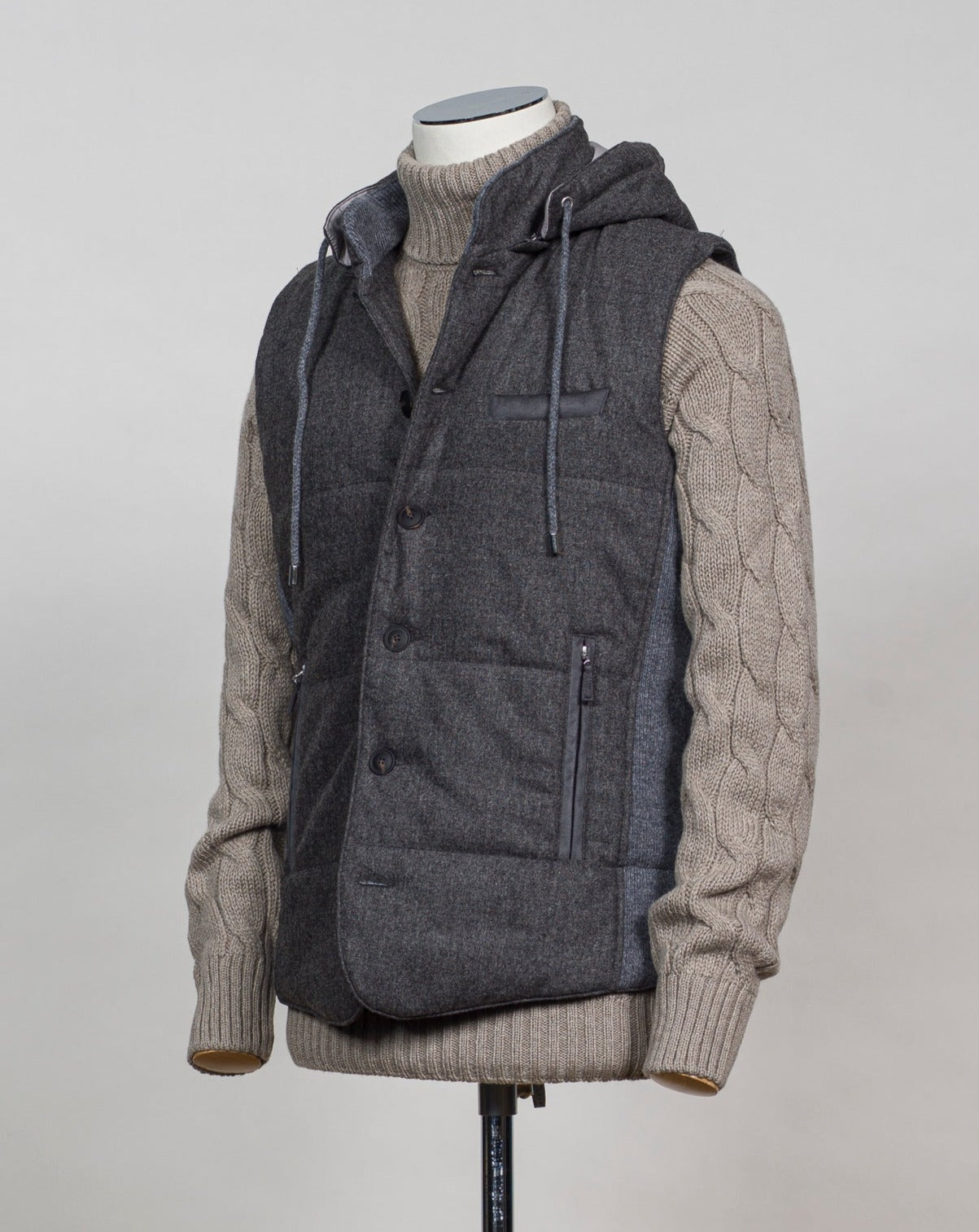 Gran Sasso hooded flannel waistcoat. Part of the iconic and always elegant Gran Sasso Sartorial line. Wool and Alcantara Detachable hood (zip) Zippered side pockets Art. 23192/51303 Col.080 / Grey Made in Italy
