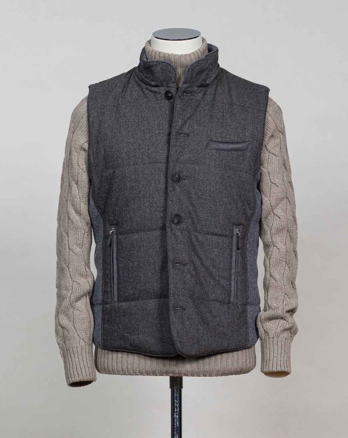 Gran Sasso hooded flannel waistcoat. Part of the iconic and always elegant Gran Sasso Sartorial line. Wool and Alcantara Detachable hood (zip) Zippered side pockets Art. 23192/51303 Col.080 / Grey Made in Italy