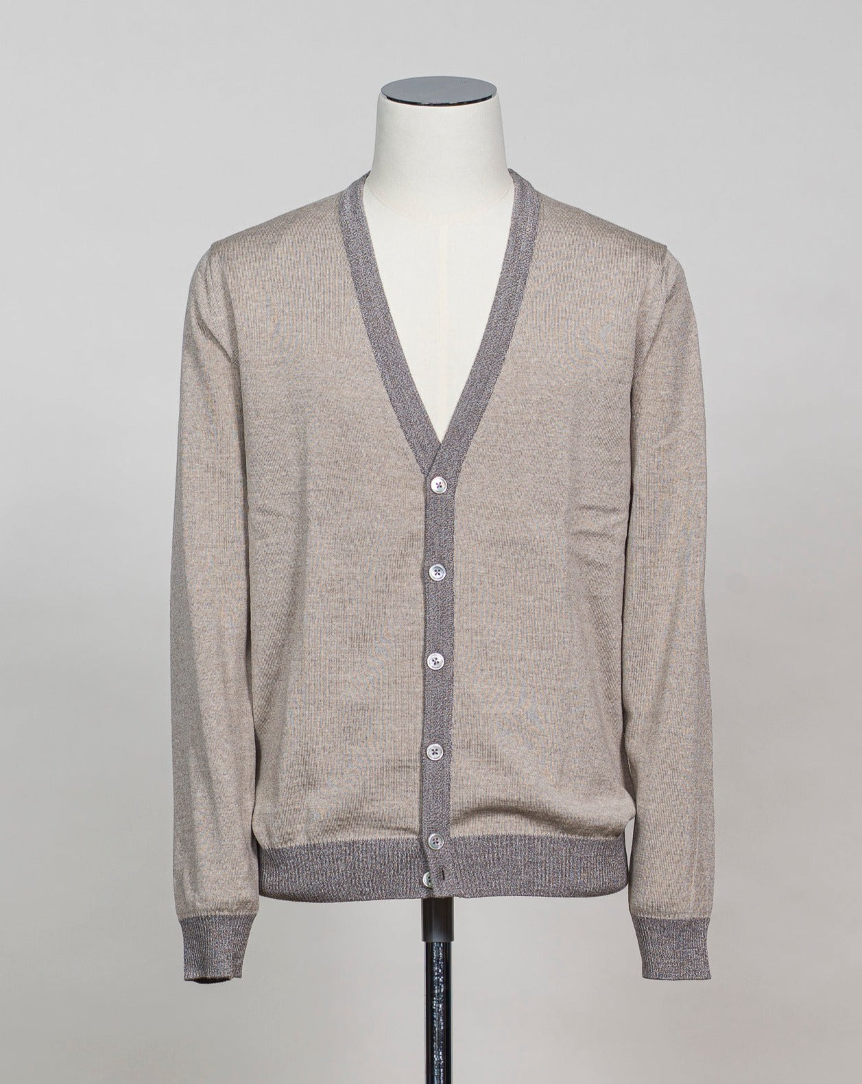 Ribbed edges Mouliné contrast Mother of pearl buttons 100% Merino wool. Yarn by Zegna Baruffa Lane Borgosesia Stenströms Merino Wool Cardigan / Beige