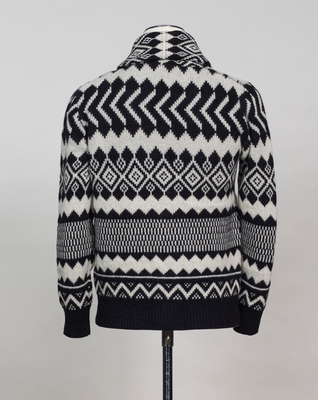 Article: 2361232 Color: 90 / Black & White Composition: 90% Virgin wool 10% Cashmere Made in Italy Altea Wool & Cashmere Cardigan / Black & White