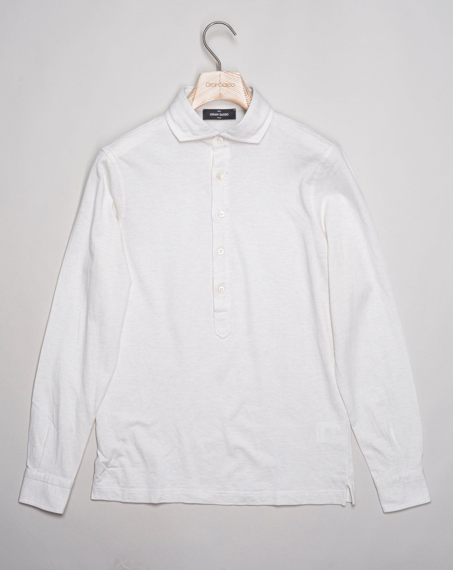 Article: 60180 / 75501 Model: Polo M/L Color: 005 / Natural White Composition: 92% Cotton 8% Cashmere Made in Italy Gran Sasso Cotton & Cashmere Pop-Over Shirt / Natural White