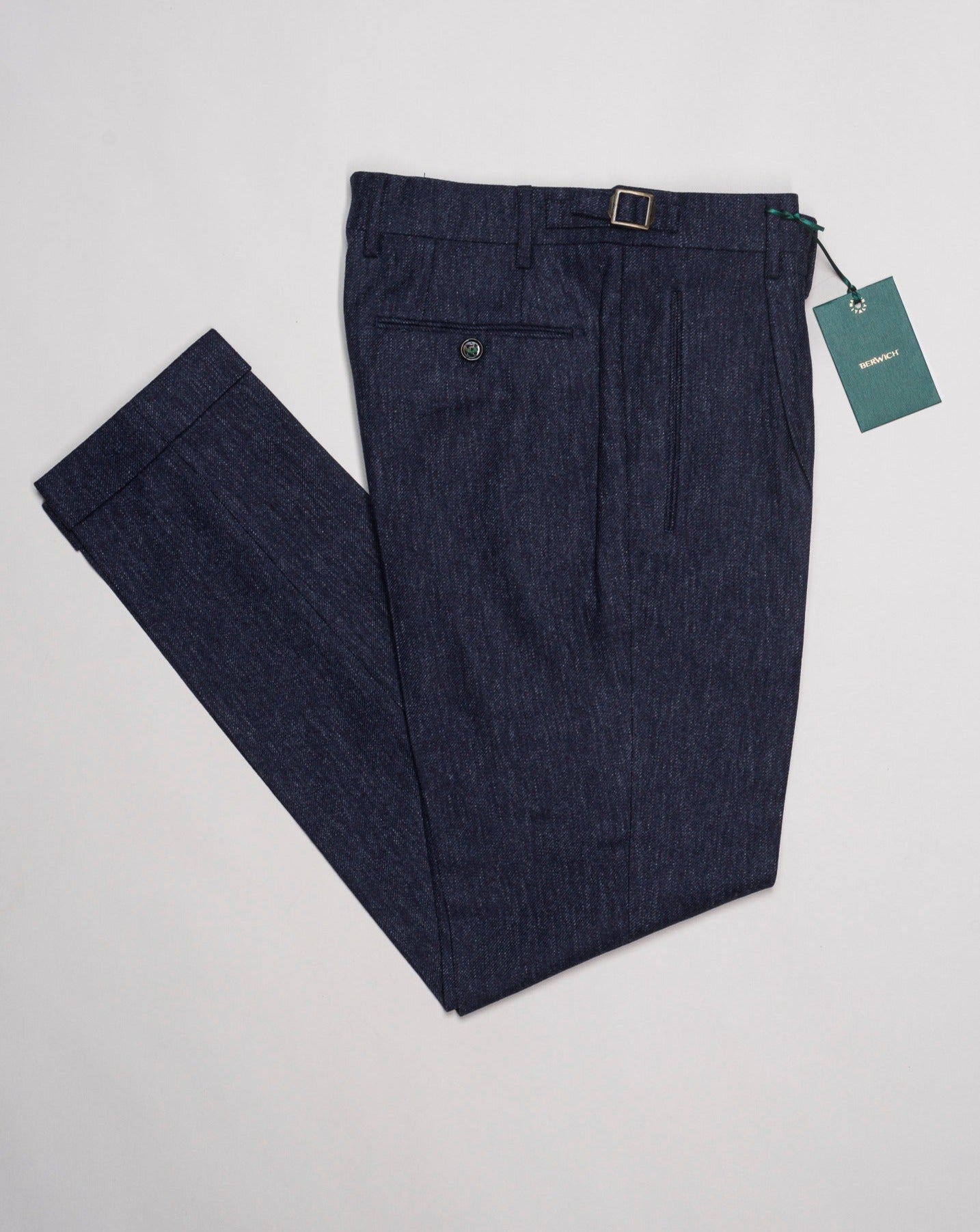 Model: Retrolong Article: vb1288 Composition: 100% Virgin wool Color: Blue