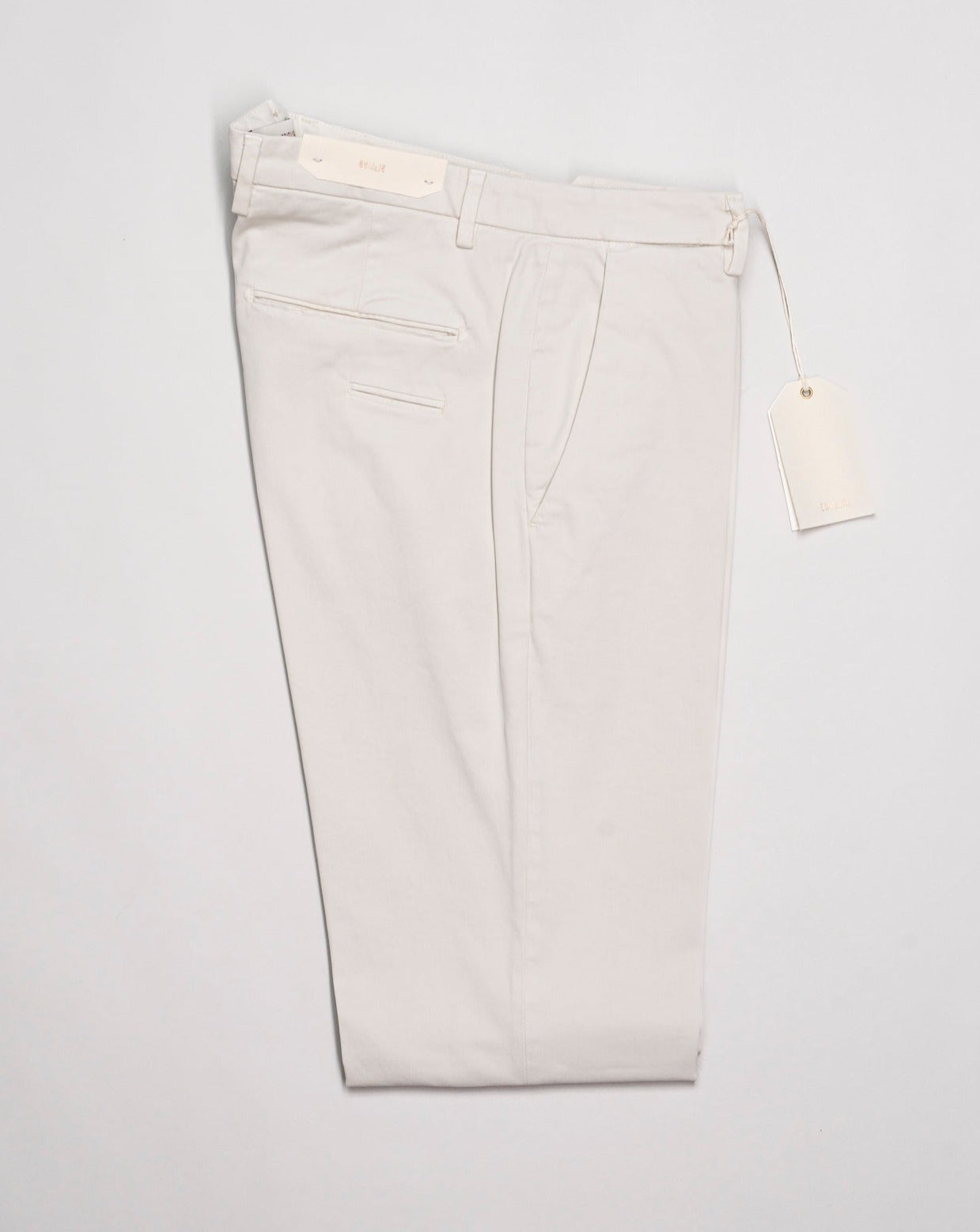 Model:BG03 Color: 103 / Off White Art. 423009, 97%co 3%ea Garment dyed cotton Made in Italy Briglia Garment Dyed Cotton Chinos / Off White Slim fit Leg opening 17.5cm per half / Size 50