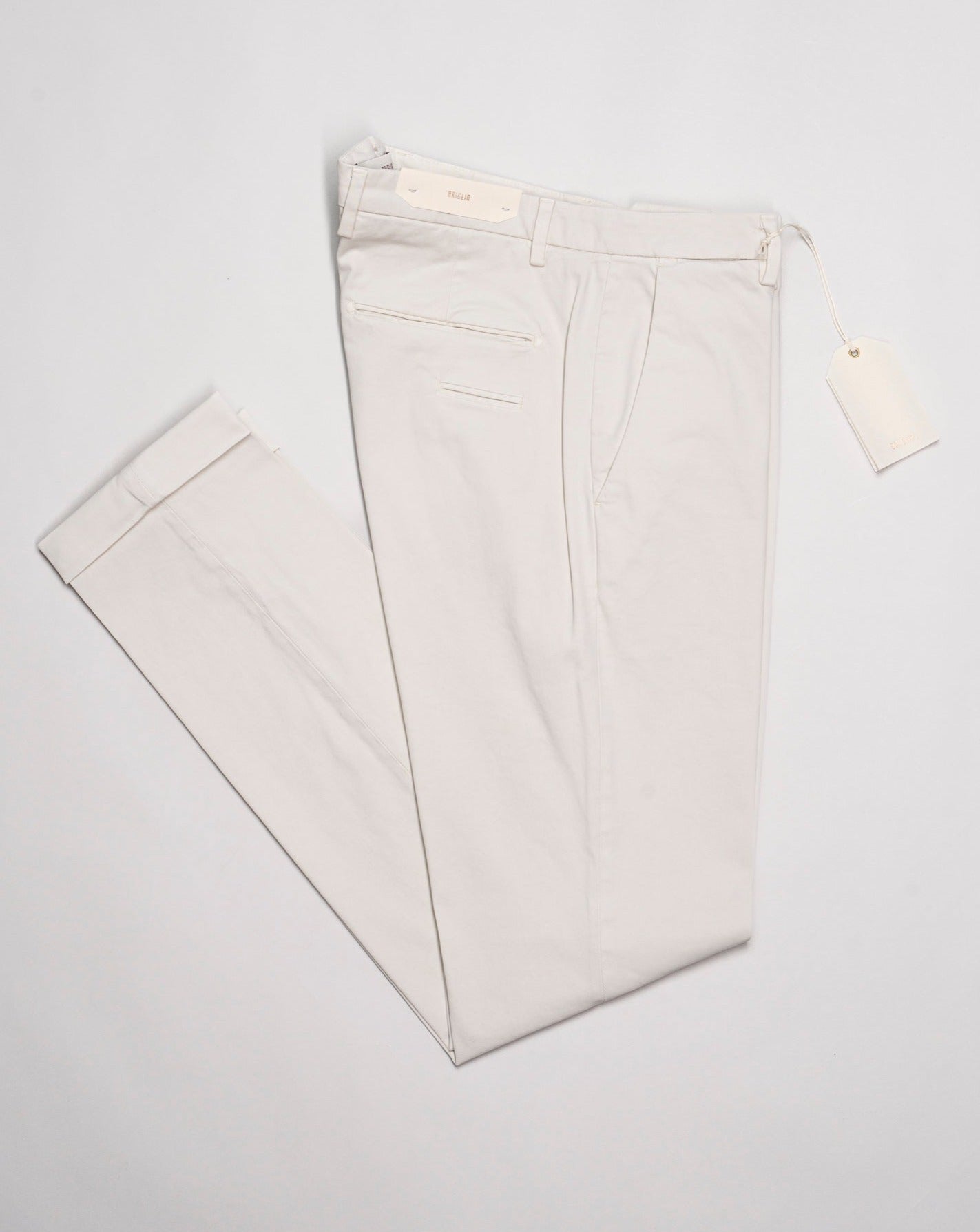 Model:BG03 Color: 103 / Off White Art. 423009, 97%co 3%ea Garment dyed cotton Made in Italy Briglia Garment Dyed Cotton Chinos / Off White Slim fit Leg opening 17.5cm per half / Size 50