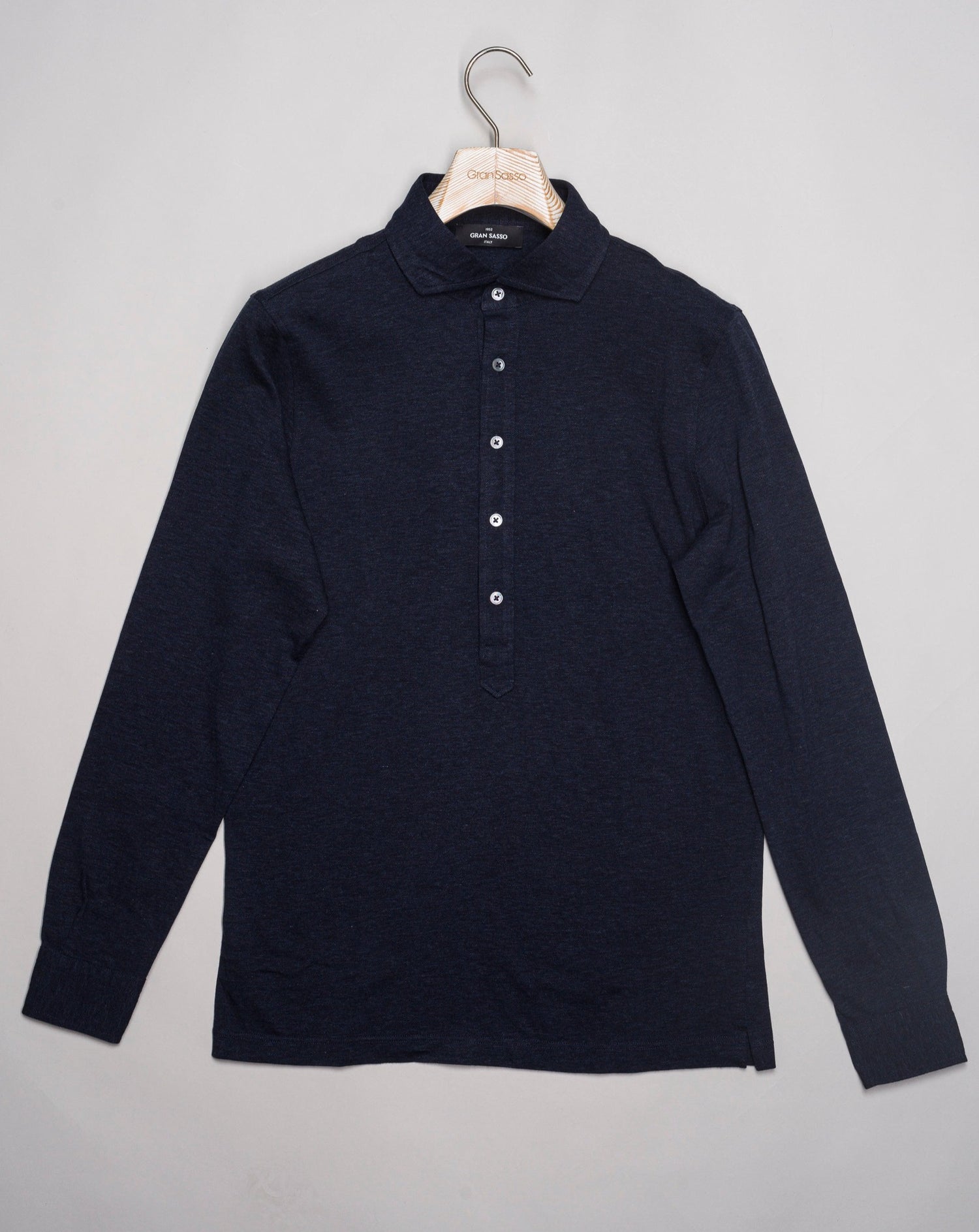 Article: 60180 / 75501 Model: Polo M/L Long sleeves Color: 598 / Dark Blue Composition: 92% Cotton 8% Cashmere Made in Italy Gran Sasso Cotton & Cashmere Pop-Over Shirt / Dark Blue