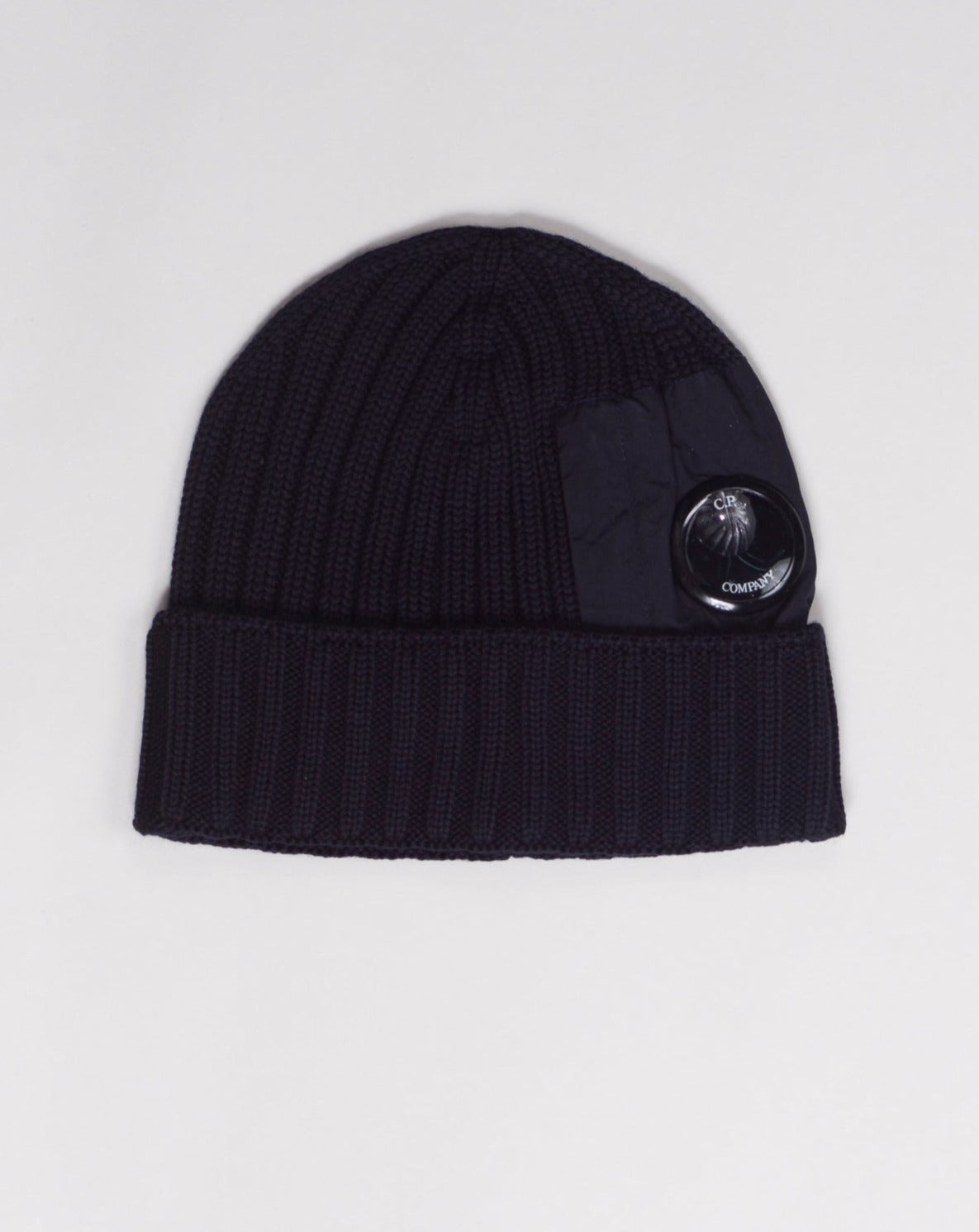 C.P. Lens detailing Zippered small pocket detailing Art. 15CMAC300A 005509A Col 888 / Total Eclipse / Navy Blue C.P. Company Extra Fine Merino Wool Side Lens Beanie / Total Eclipse