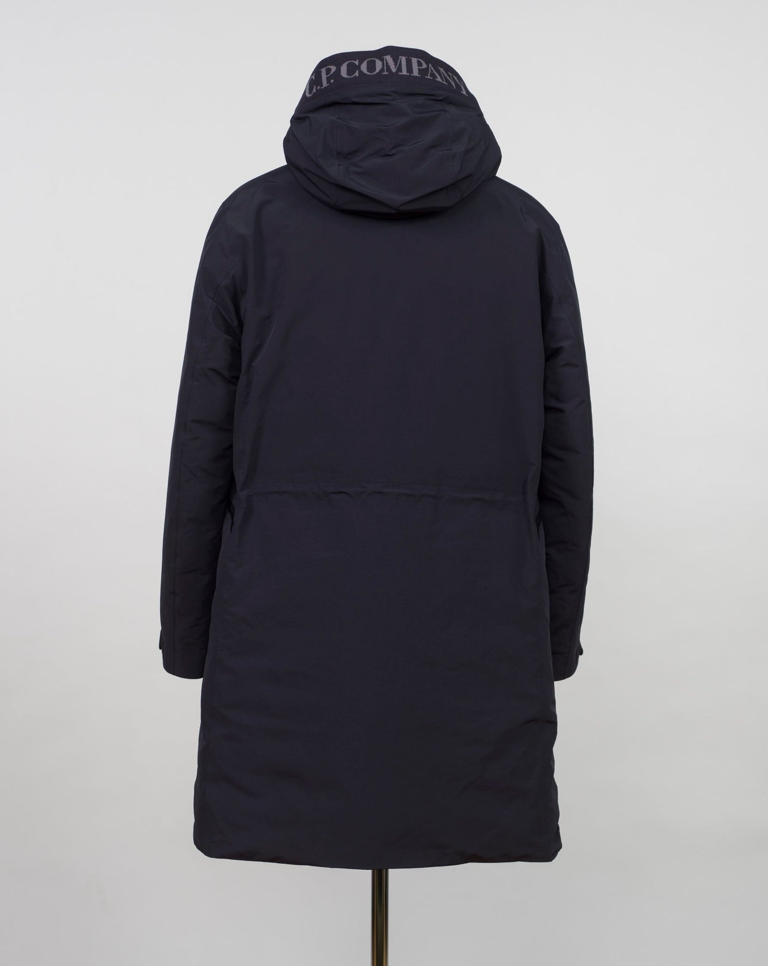 Article: 15CMOW255A 006355A Color: 999 / Black External fabric: 100% Polyester Lining: 100% Polyamide / Nylon Padding (Feather): 90% White duck down, 10% Feather Adjustable hood with logo detail Hidden button and zip fastening Breathable armpit ventilation Taped shoulder seams Storm flap Internal pocket Angular hand pockets Adjustable waist and cuffs Printed logo detail on left sleeve