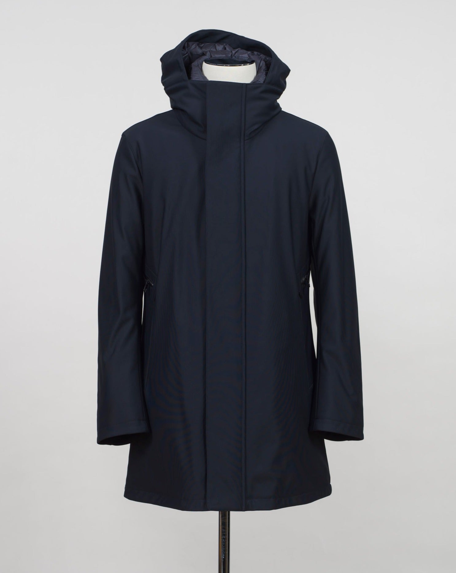 Montecore down insulated parka with technical external fabric. Waterproof, breathable, wind stoping. Model: F05MUCX512 Color: 89 / Navy Fabric: 42% pl 36% pa 13% ea 9%pu Lining 100% pa (nylon) 4 zippered pockets in front 4 zippered inside pockets Adjustable hood Zip and snap fasteners closure in front