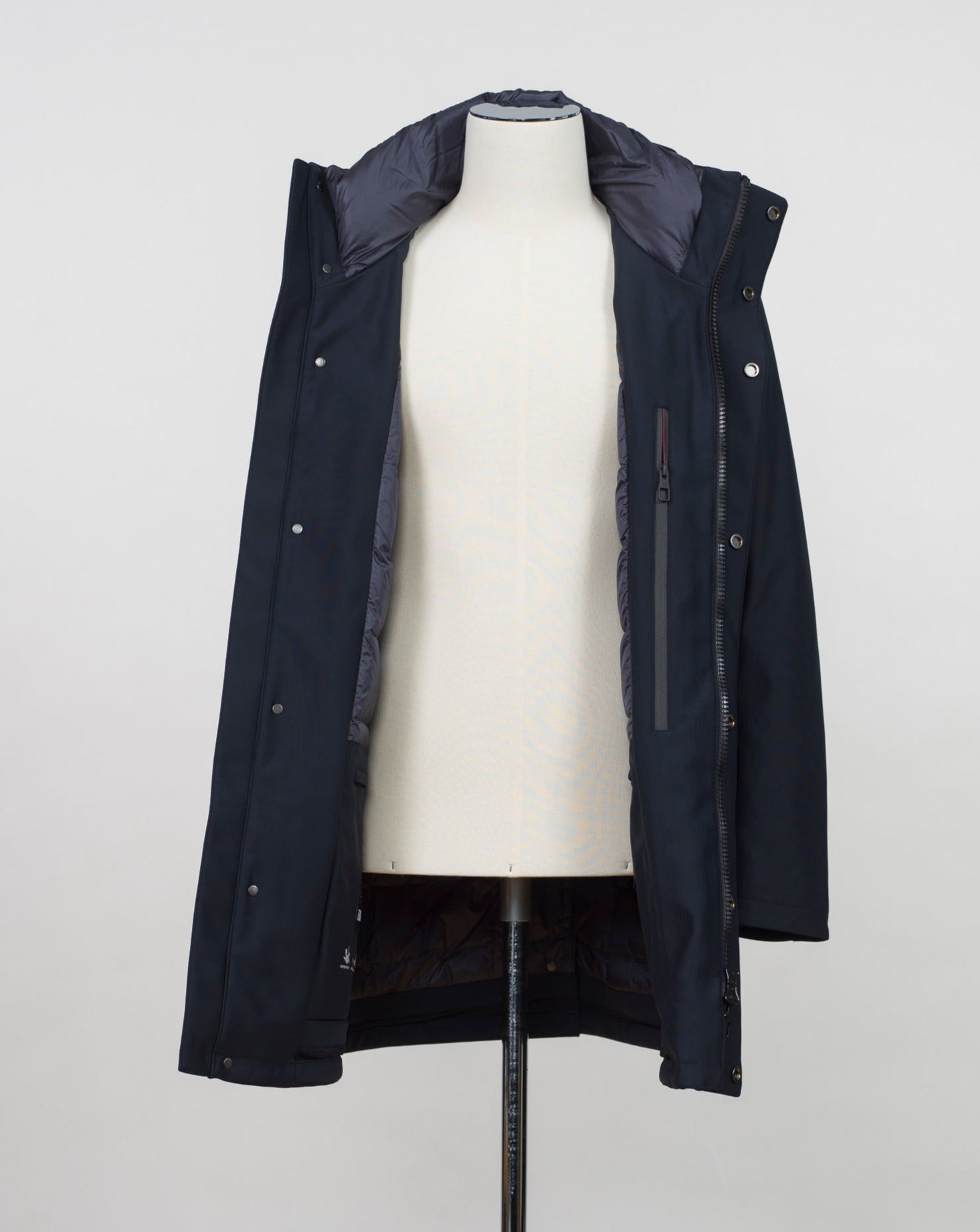 Montecore down insulated parka with technical external fabric. Waterproof, breathable, wind stoping. Model: F05MUCX512 Color: 89 / Navy Fabric: 42% pl 36% pa 13% ea 9%pu Lining 100% pa (nylon) 4 zippered pockets in front 4 zippered inside pockets Adjustable hood Zip and snap fasteners closure in front