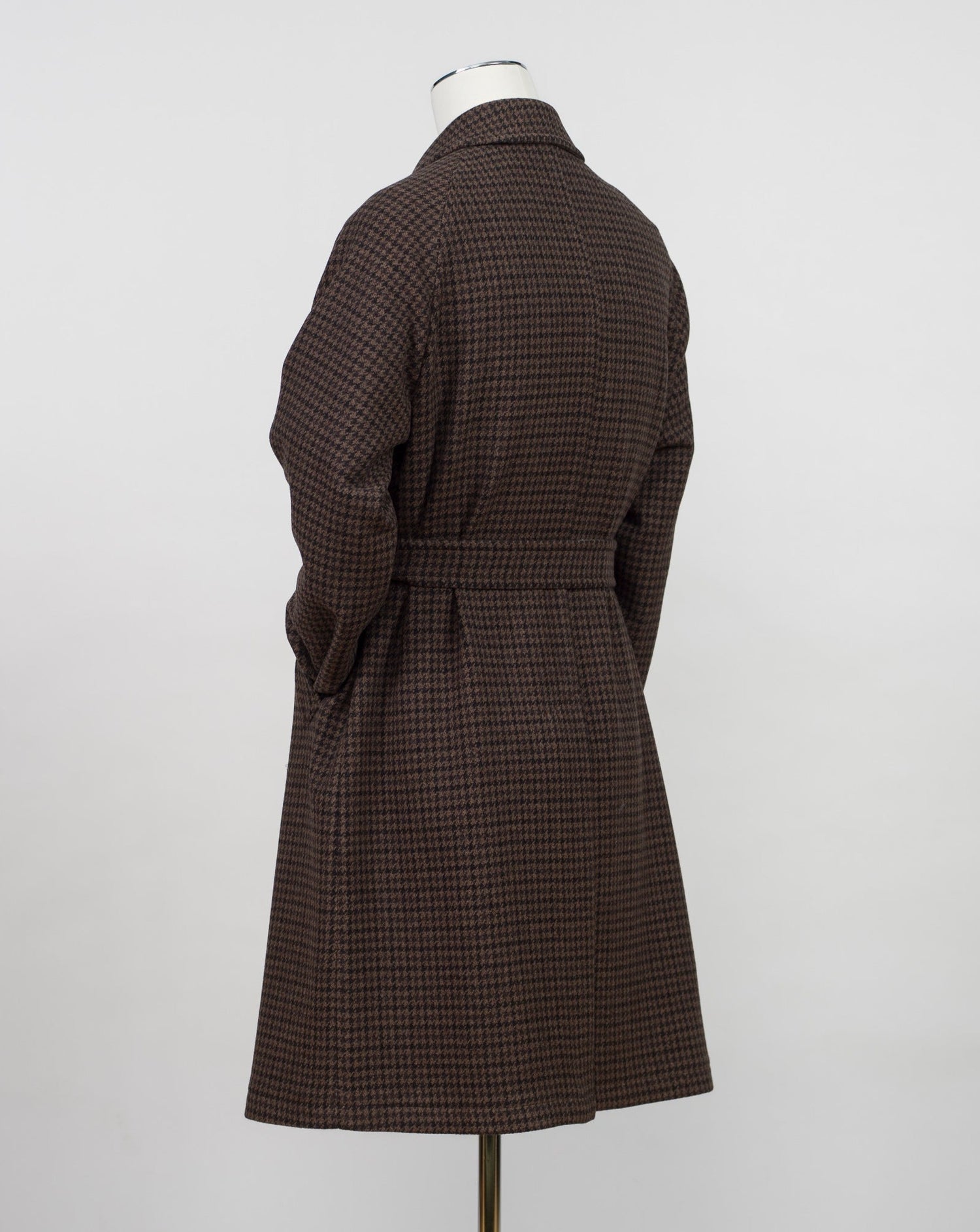 Model: Salomon/S ST Color: Brown / M1289 Composition: 95% Virgin wool 5% Cashmere Made in Martina Franca, Italy Tagliatore Houndstooth Raglan Overcoat / Brown