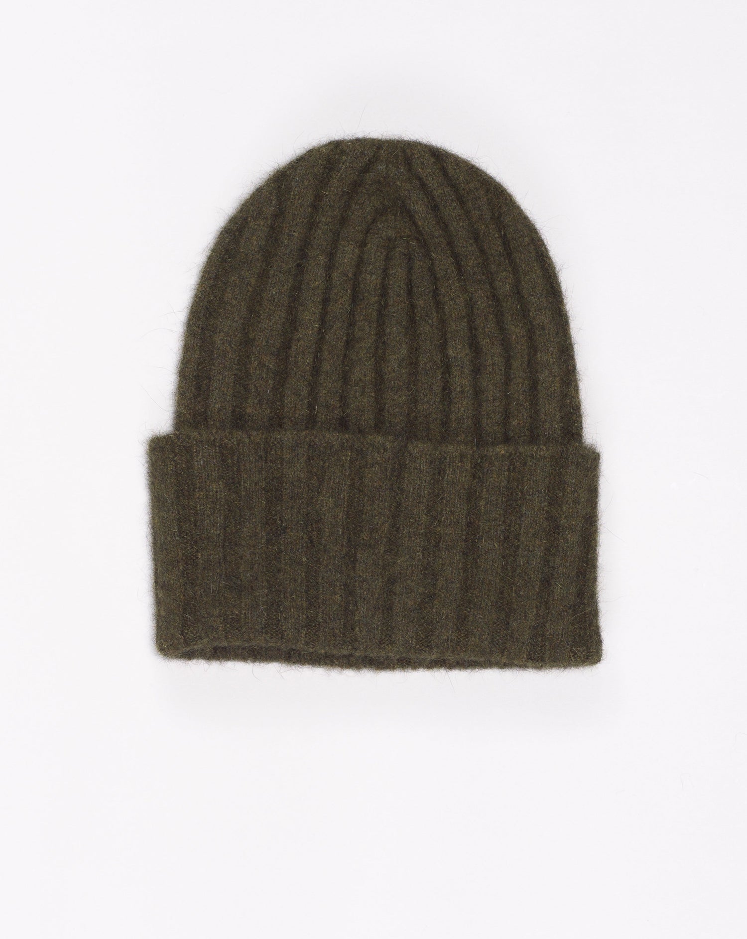 Possum fur has very fine, hollow fibers, similar to polar bear. It is very warm, light weight and durable. Combined with merino wool and silk it makes a outstanding material for knitwear. Possum fibre for Sauso -products is sourced from New Zealand where possums are a pest doing harm to forests and birds. Mod. Havu Col. Avoka / Green Material: 40% possum, 53% merino wool, 7% silk