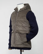 Fixed, adjustable hood Stenströms Corduroy Down Vest / Olive Two way zip in front 2 flapped pockets with snap fasteners in front 2 hand warming pocket 2 inside pockets Adjustable hem Article: 4300251995 Color: Olive / 370 Main fabric 98% cotton 2% spandex Filling 90% down 10% feather