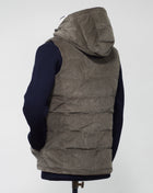 Fixed, adjustable hood Stenströms Corduroy Down Vest / Olive Two way zip in front 2 flapped pockets with snap fasteners in front 2 hand warming pocket 2 inside pockets Adjustable hem Article: 4300251995 Color: Olive / 370 Main fabric 98% cotton 2% spandex Filling 90% down 10% feather