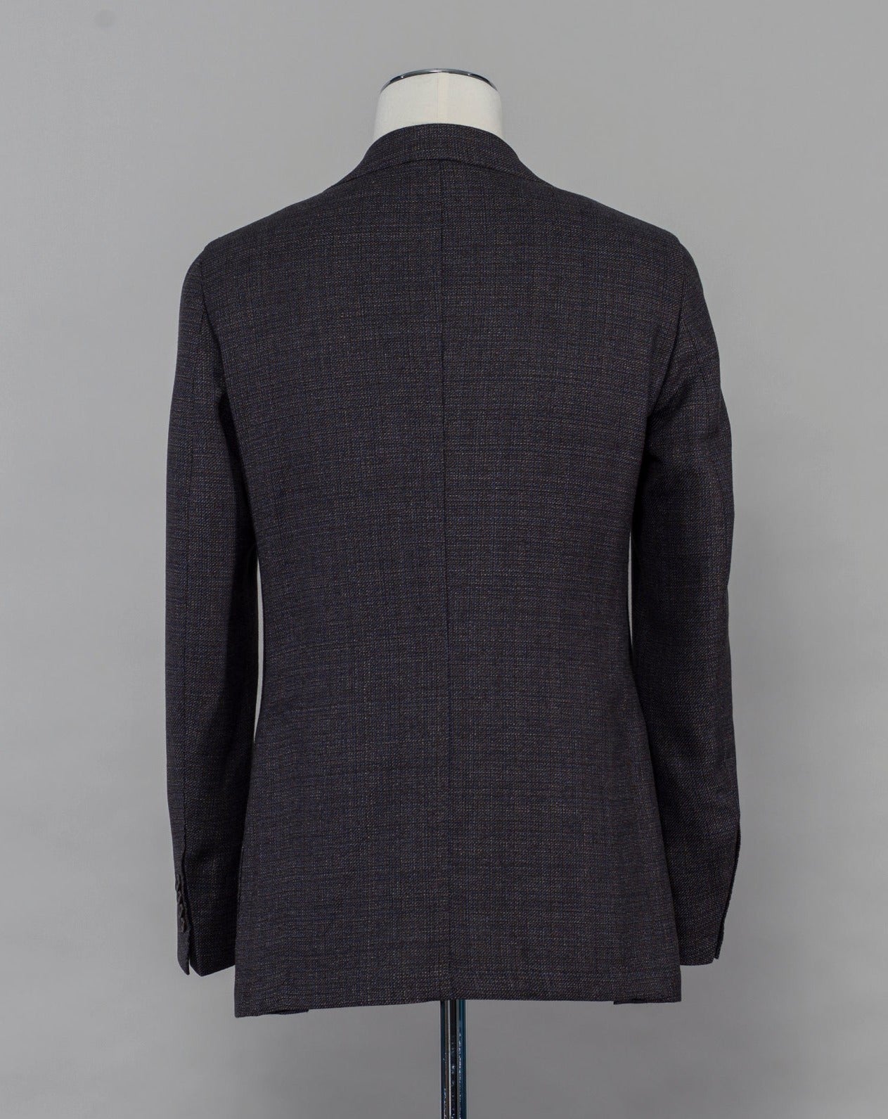 Composition: 73% Wool 27% Linen Lining: 100% Viscose Unlined 3 roll 2 buttoning 2 patch pockets 2 side vents Full canvas Model: GR523 Article: VTE - 604460 Sauma Private Label Panama Jacket / Blue & Brown