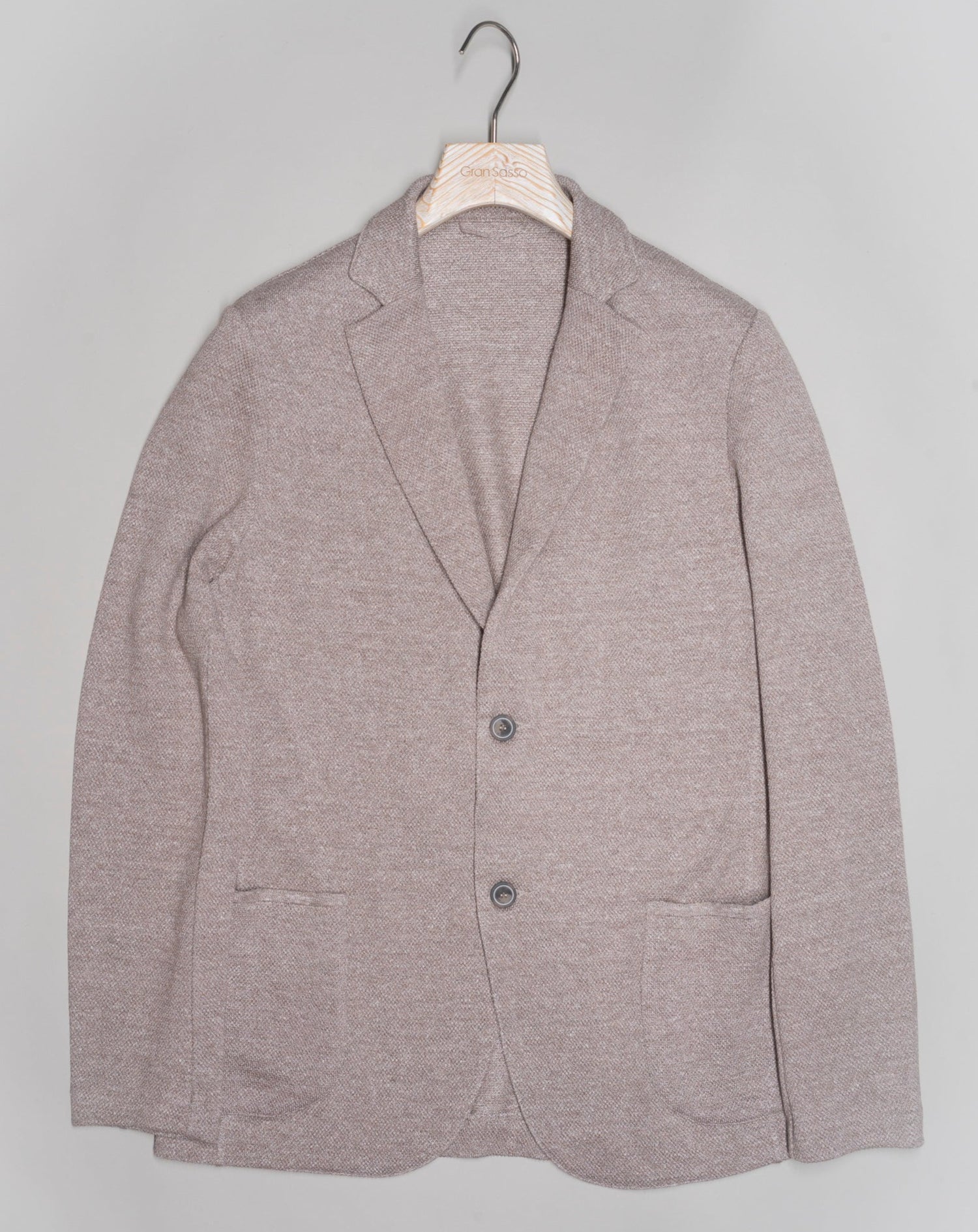 Article: 57156 / 18613 Color: 120 / Light Brown Composition: 68% Linen 32% Cotton Made in Italy Gran Sasso Linen & Cotton Jersey Jacket / Light Brown