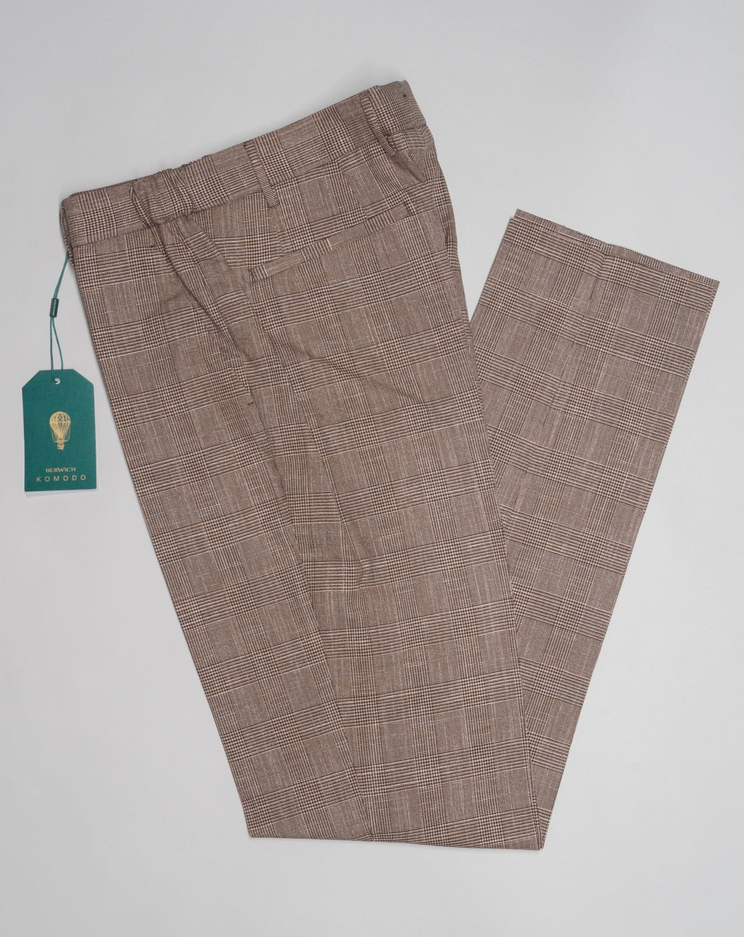 Composition: 99% Cotton 1% Elastan Prince of Wales check Model: Morello Elax Article: ts1635x Color: Light Brown Made in Martina Franca, Italy Berwich Morello Elax Cotton Stretch Trousers / Light Brown