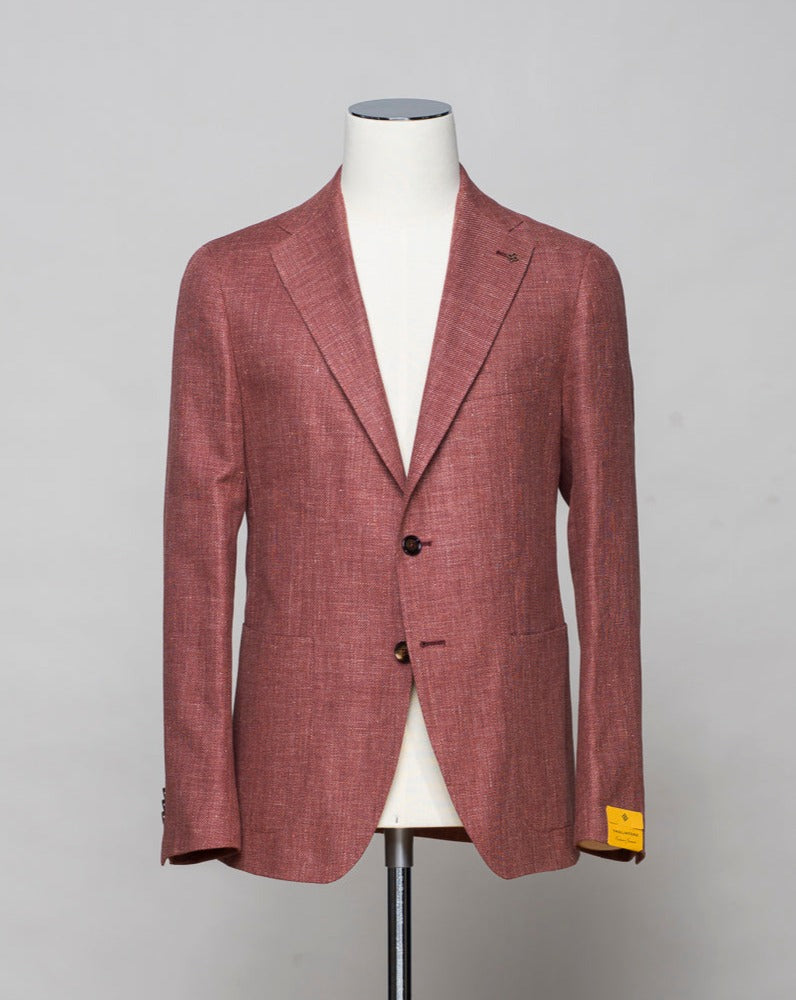 Composition: 56% Linen 44% Cotton. Color: EC936 Dark Coral. Fabric: 340254 U, Exclusively for Tagliatore. Model: Monte Carlo / 1SMC22K. Unconstructed shoulder. Unlined. 2 Buttons. Notch lapel. Patch pockets. Side vents. Made in Martina Franca, Italy