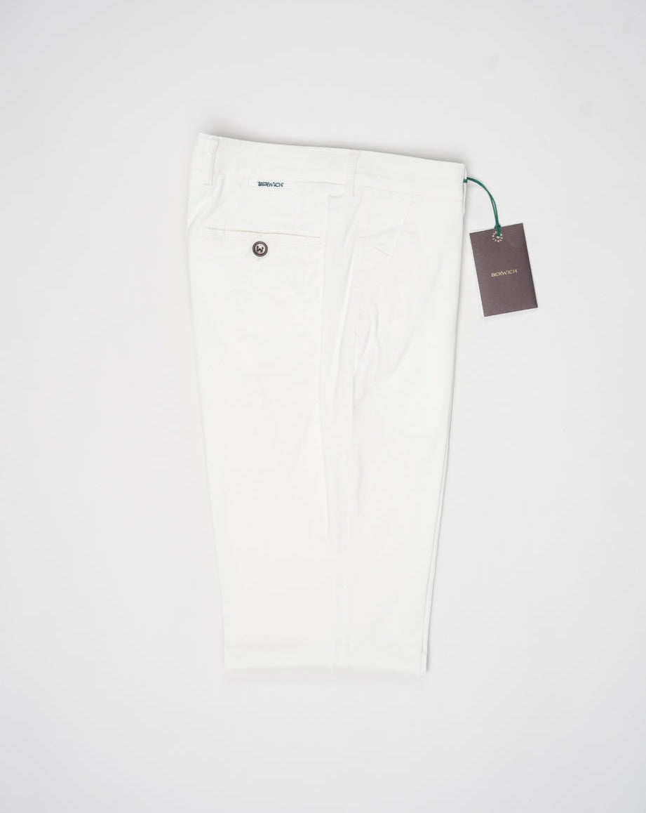 <div> <div>Berwich Morello with a little silk added to the fabric for a soft and luxurious touch.</div> <div>Great summer chinos. </div> </div> <ul> <li>Composition: 88% Cotton 10% Silk 2% Elastan</li> <li>Model: Morello-GD (Garment dyed)</li> <li>Article: tf0599x</li> <li>Color: Panna</li> <li>Made in Martina Franca, Italy</li> </ul>