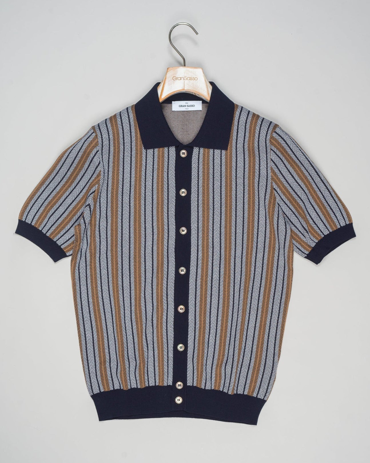 Composition: 100% Cotton
Color: 598 / Navy, Brown & White
Article: 43118 / 20738
Made in Italy