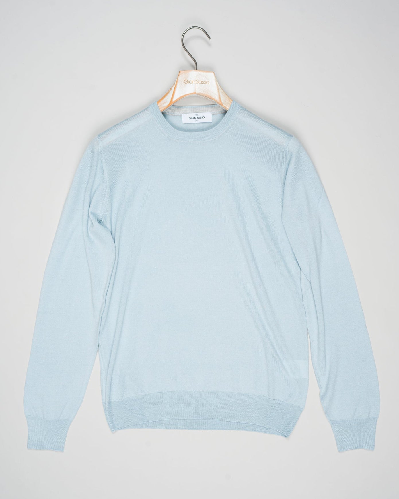 Composition: 70% Virgin wool 30% Silk
Color: 501 / Light Blue
Article: 57167 / 13190
Made in Italy