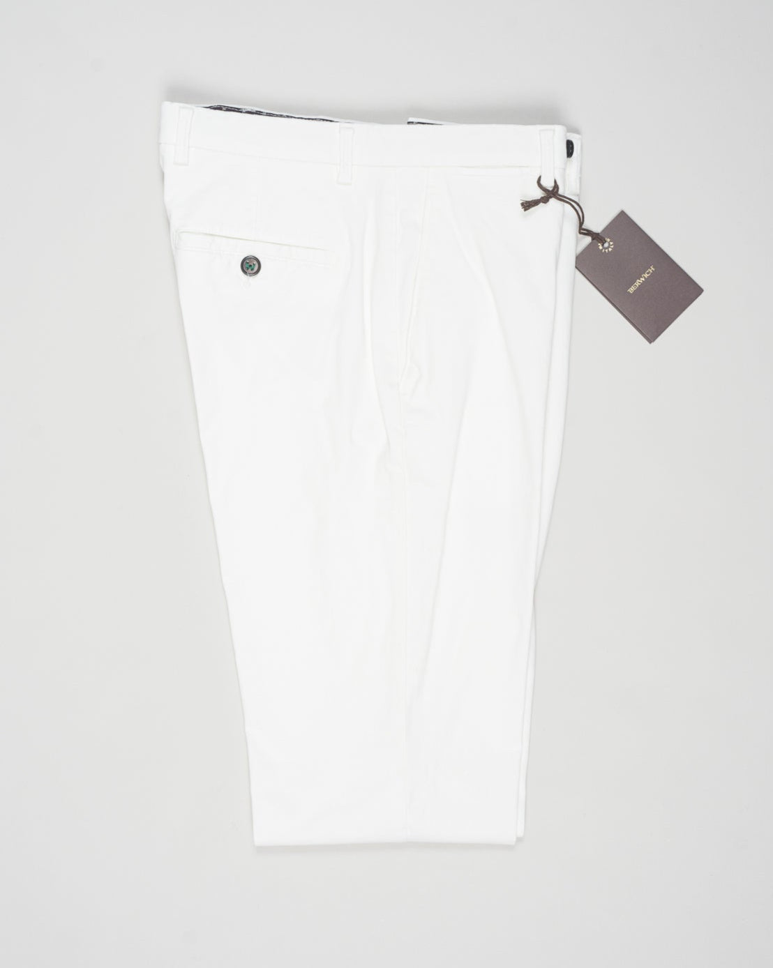 Model: Vulcano23-GD
Article: ts0001x
Composition: 98% Cotton, 2% Elastane
Color: Panna
Made in Martina Franca, Italy Berwich Garment Dyed Cotton Chinos / Panna