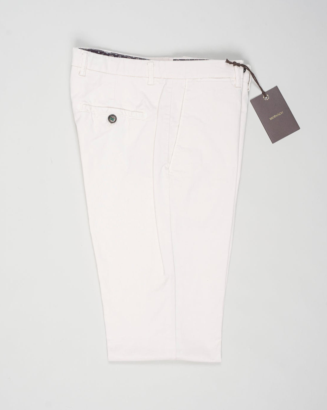 Model: Vulcano23-GD
Article: ts0001x
Composition: 98% Cotton, 2% Elastane
Color: Latte
Made in Martina Franca, Italy Berwich Garment Dyed Cotton Chinos / Latte