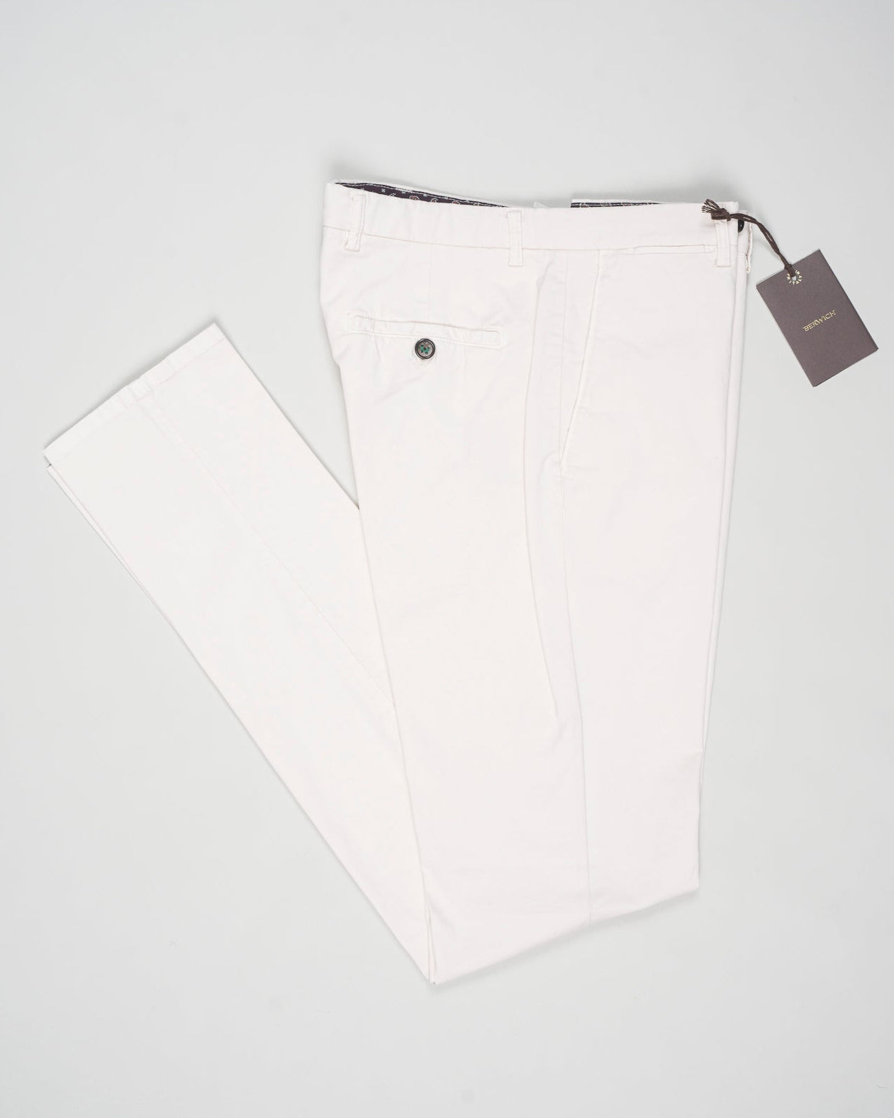 Model: Vulcano23-GD
Article: ts0001x
Composition: 98% Cotton, 2% Elastane
Color: Latte
Made in Martina Franca, Italy Berwich Garment Dyed Cotton Chinos / Latte