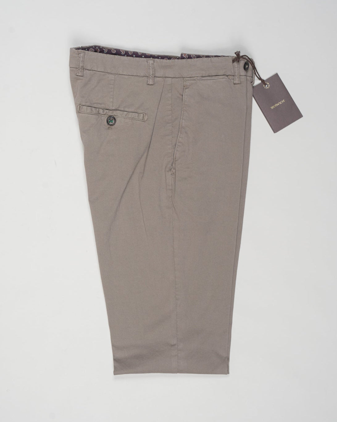 Model: Vulcano23-GD
Article: ts0001x
Composition: 98% Cotton, 2% Elastane
Color: Fango
Made in Martina Franca, Italy Berwich Garment Dyed Cotton Chinos / Fango