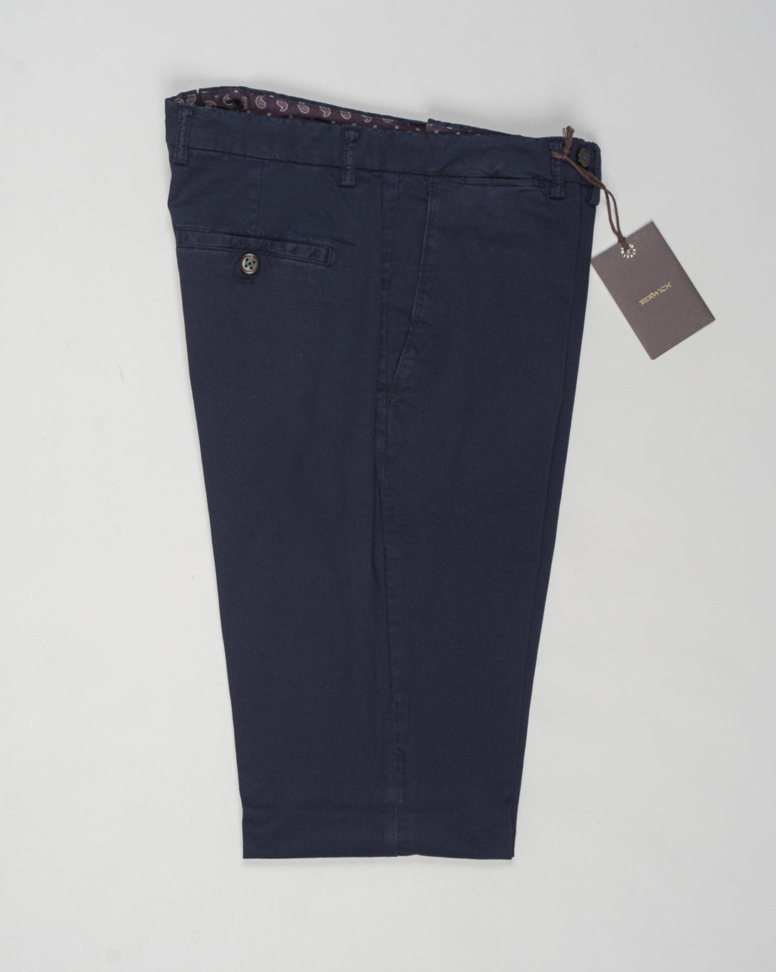 Model: Vulcano23-GD
Article: ts0001x
Composition: 98% Cotton, 2% Elastane
Color: Navy
Made in Martina Franca, Italy Berwich Garment Dyed Cotton Chinos / Navy