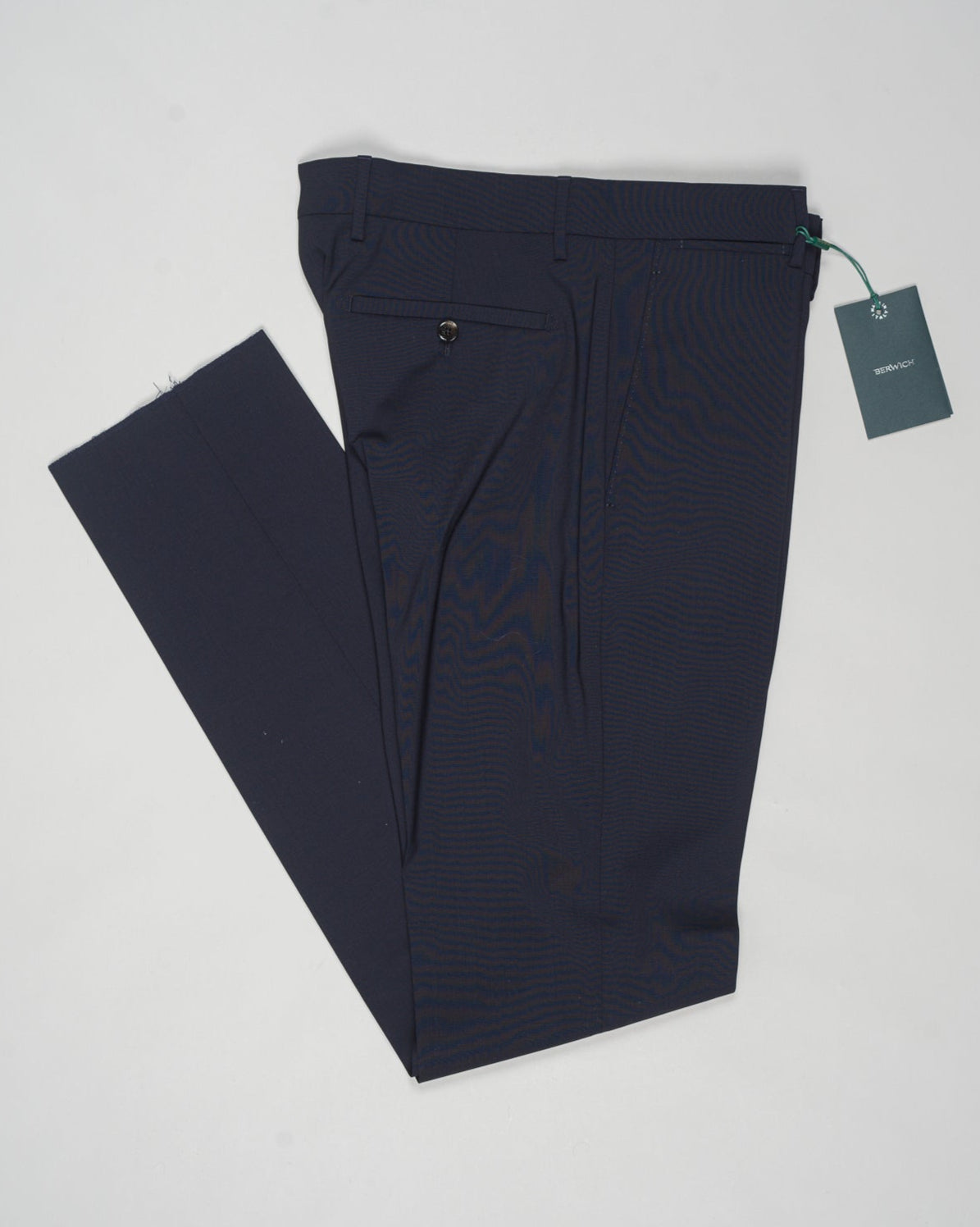 Composition: 97% Virgin Wool(natural stretch) 3% Elastan
Model: Vulcano195
Article: fa1755x
Color: Navy
Machine washable
Made in Martina France, Puglia, Italy Berwich Wool Stretch Trousers / Navy