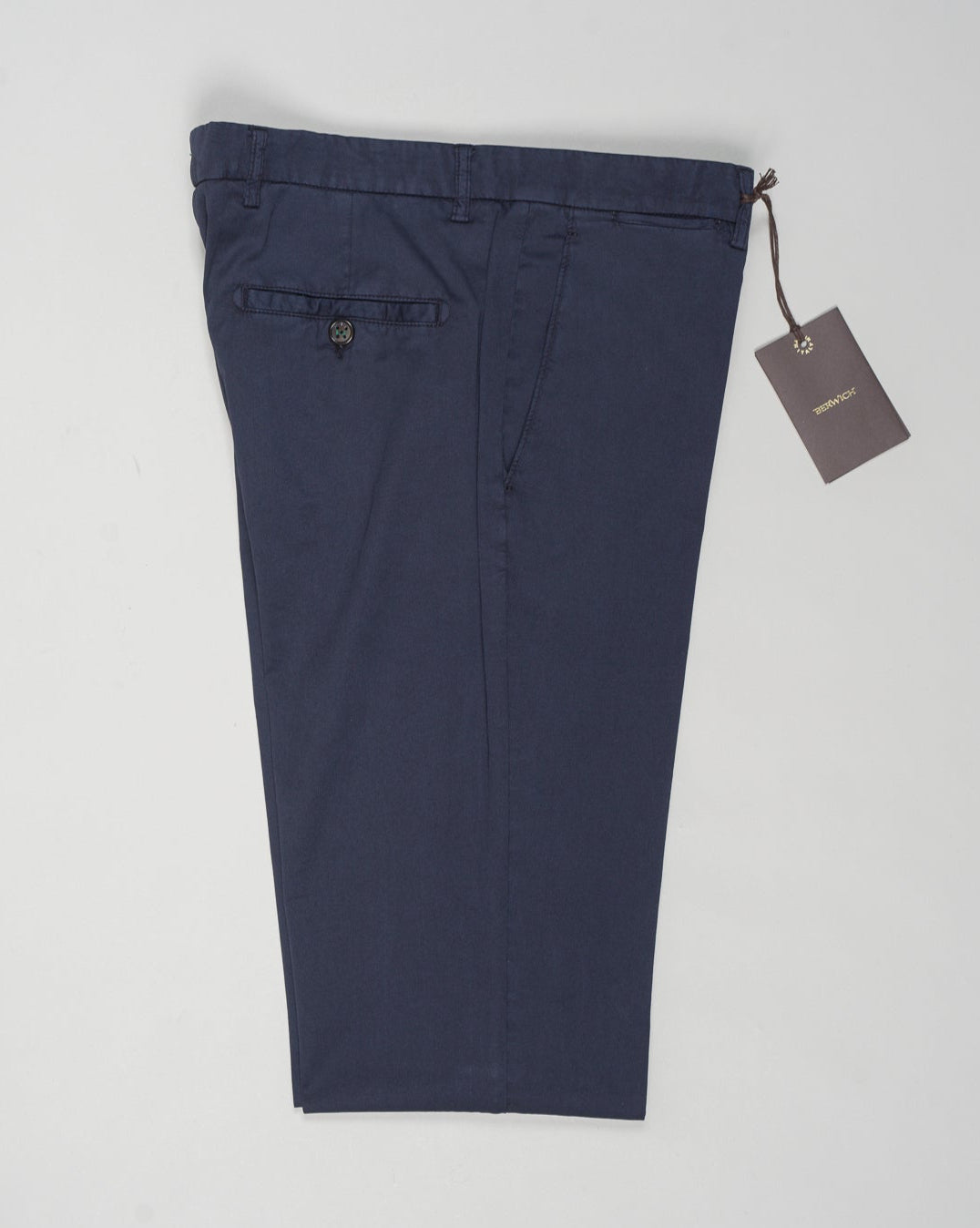 Model: Vulcano23-GD
Article: dv0955x
Composition: 85% Cotton 11% Silk 4% Elastane
Color: Navy
Made in Martina Franca, Italy Berwich Garment Dyed Cotton & Silk Chinos / Navy
