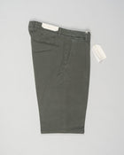 Article: 325051
Color: Army green / 82
Composition: 64% Tencel 32% Cotton 4% Elastan
Model: BG07
One pleat
Slanted side pockets
Beltloops
Beautiful color and broken in look and feel achieved by Garment dying process
Slim fit
1/2 hem 17 cm (Size 50)
Made in Naples, Italy