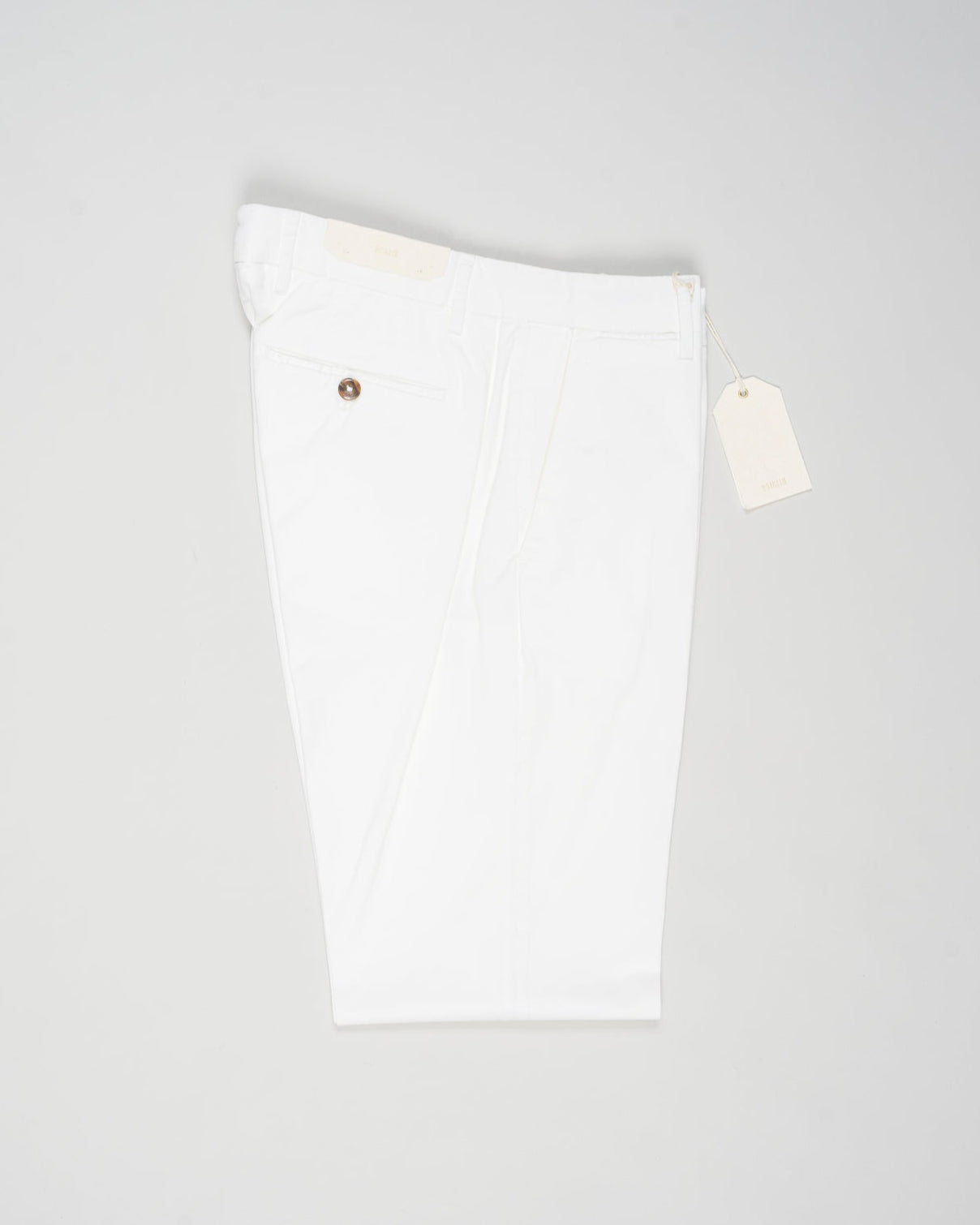 Article: 325008
Color: White / 120
Composition: 98% Cotton 2% Elastan
Model: Soho
Flat front
Slanted side pockets
Beltloops
Beautiful color and broken in look and feel achieved by Garment dying process
Regular fit
1/2 hem 19.5 cm (Size 50)
Made in Naples, Italy