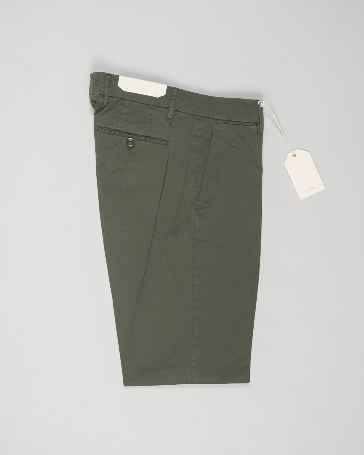 Article: 325008
Color: Army Green / 82
Composition: 98% Cotton 2% Elastan
Model: Soho
Flat front
Slanted side pockets
Beltloops
Beautiful color and broken in look and feel achieved by Garment dying process
Regular fit
1/2 hem 19.5 cm (Size 50)
Made in Naples, Italy