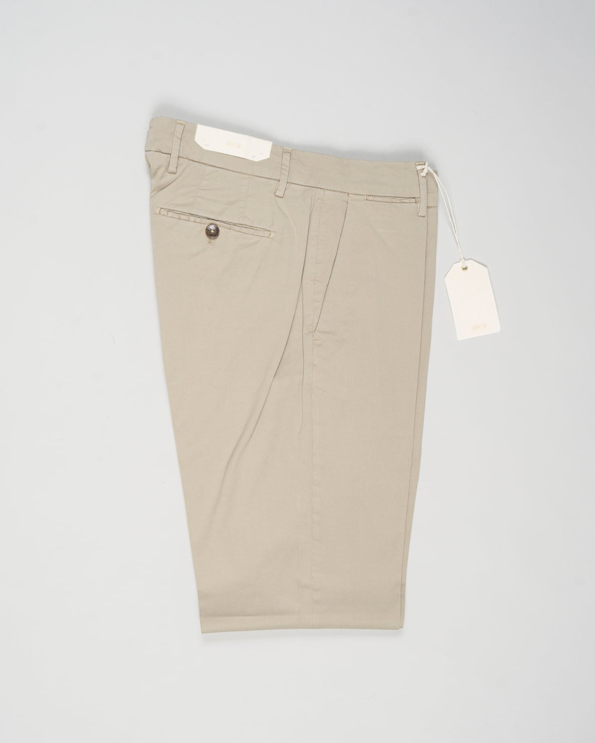 Article: 325008
Color: Light Beige / 43
Composition: 98% Cotton 2% Elastan
Model: Soho
Flat front
Slanted side pockets
Beltloops
Beautiful color and broken in look and feel achieved by Garment dying process
Regular fit
1/2 hem 19.5 cm (Size 50)
Made in Naples, Italy