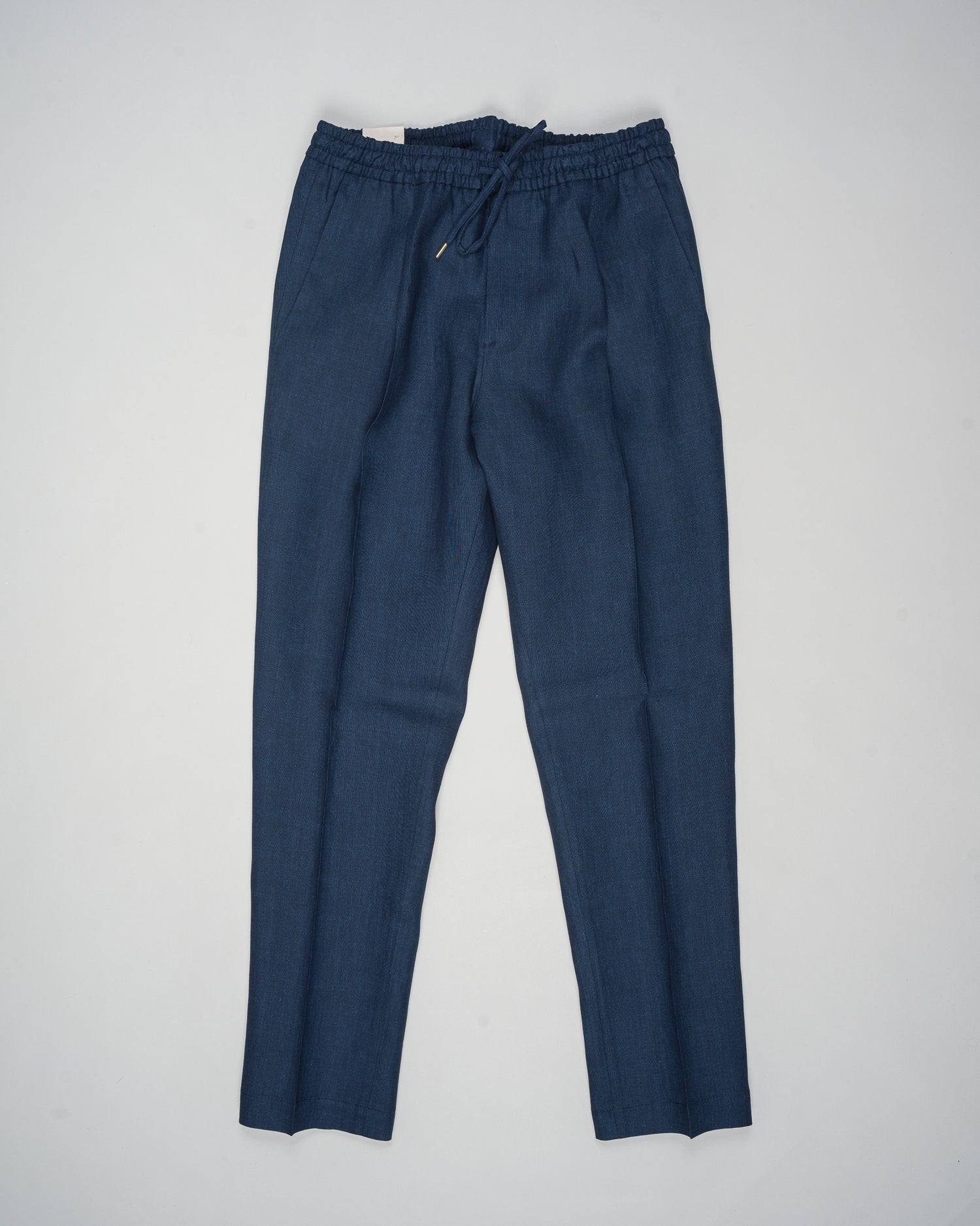 Article: 325118
Color: Blue / 11
Composition: 100% Linen
Single pleat
Slanted side pockets
Drawstring
Made in Naples, Italy