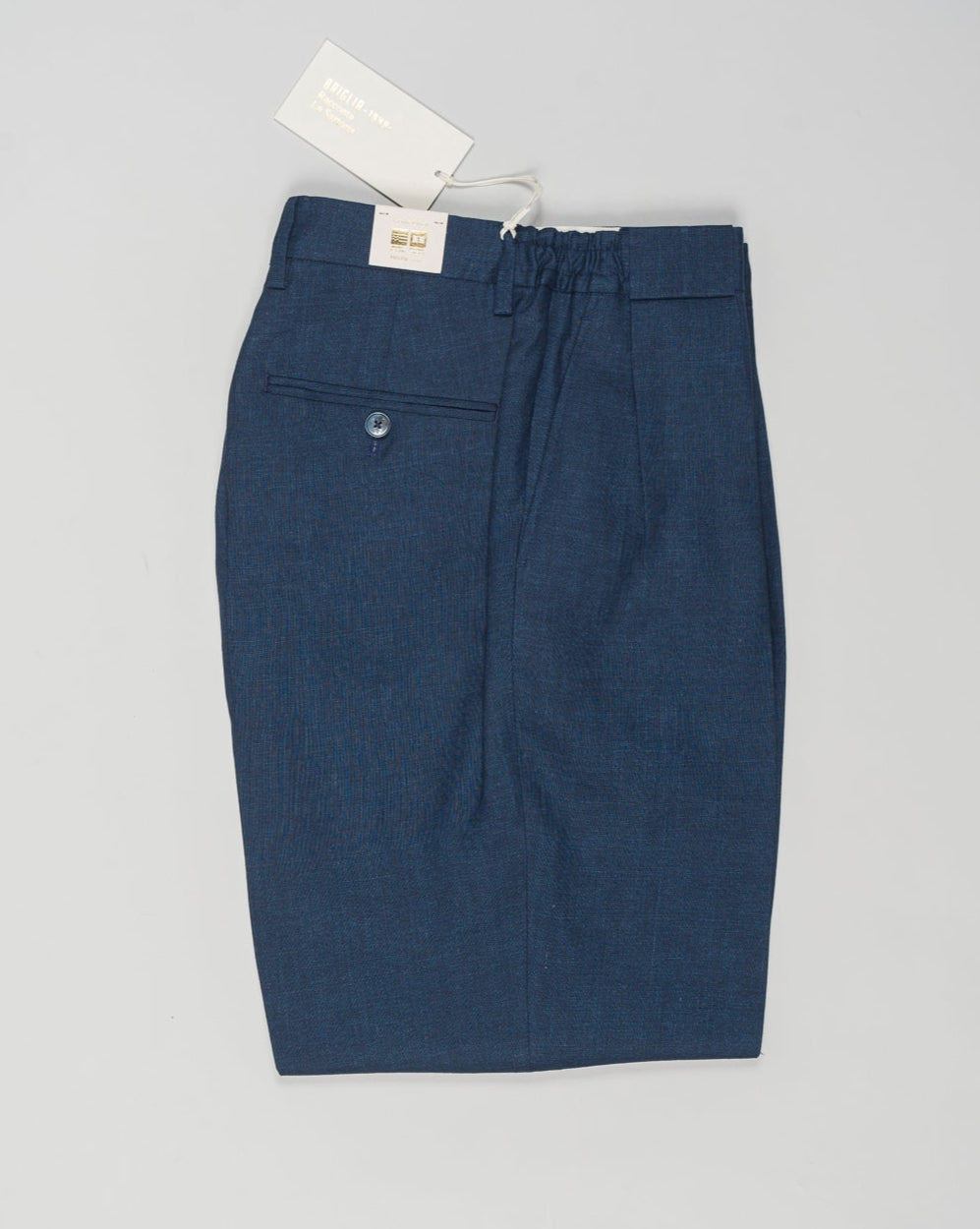 Article: 325118
Color: Blue / 11
Composition: 100% Linen
Pleated front
Slanted side pockets
Beltloops
Made in Naples, Italy Briglia Portobello Linen Trousers / Blue