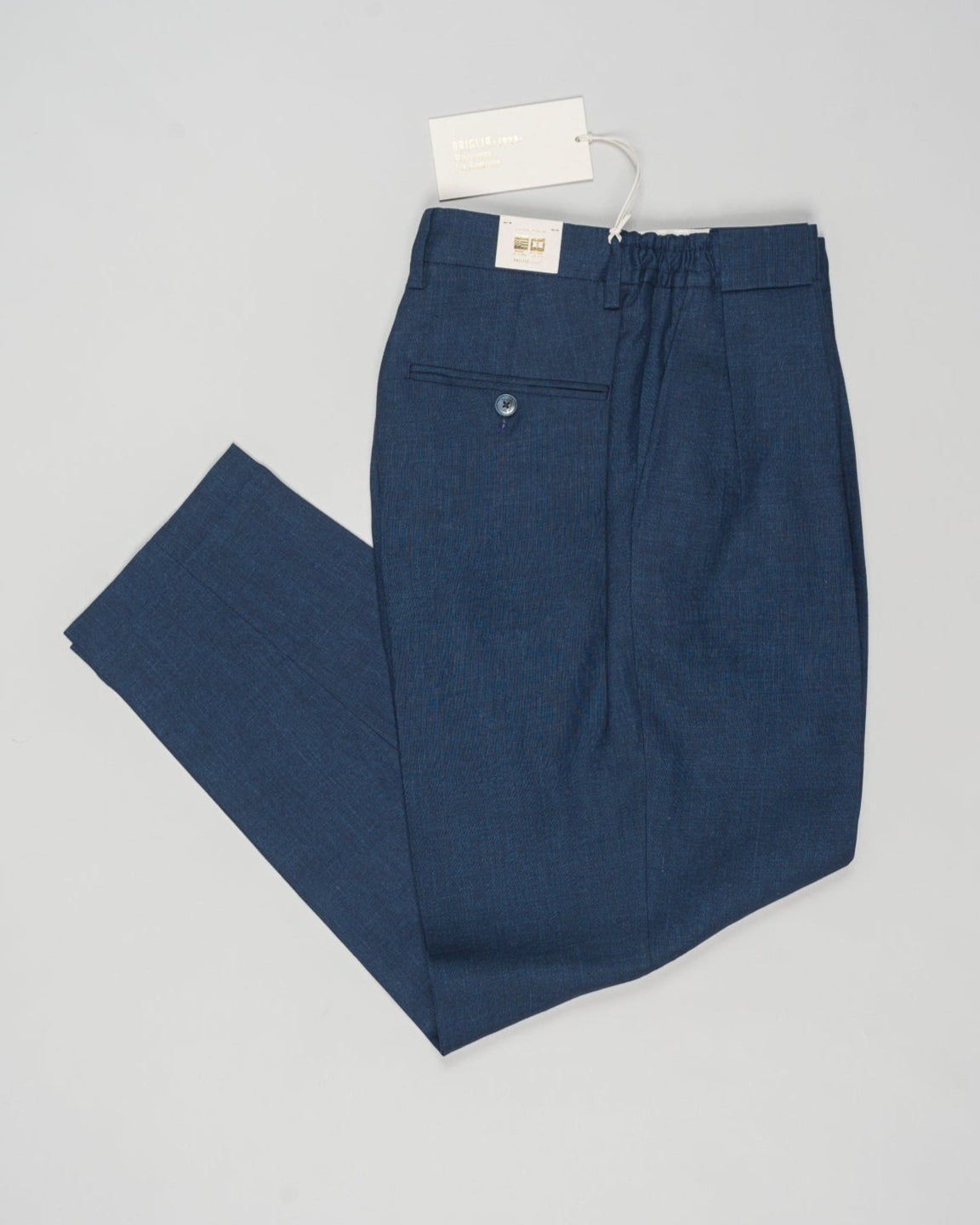 Article: 325118
Color: Blue / 11
Composition: 100% Linen
Pleated front
Slanted side pockets
Beltloops
Made in Naples, Italy