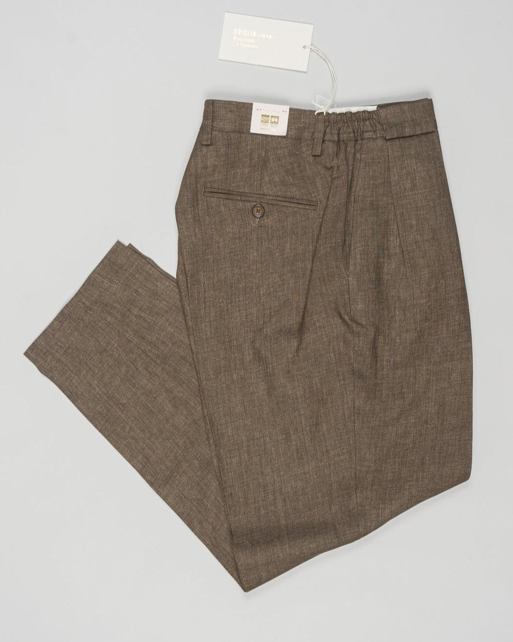 Article: 325118
Color: Light Brown / 46
Composition: 100% Linen
Pleated front
Slanted side pockets
Beltloops
Made in Naples, Italy