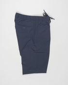 Trousers made of ultralight, breathable stretch nylon.
Boasting a classic shape and elasticated waist for maximum comfort, this model combines style and functionality to enhance your casual wardrobe.
Regular fit
Elastic with drawstring waist
One pleat in front
Side pockets
Welt pockets on the back
Herno patch on the back
Fastened with concealed zip and button