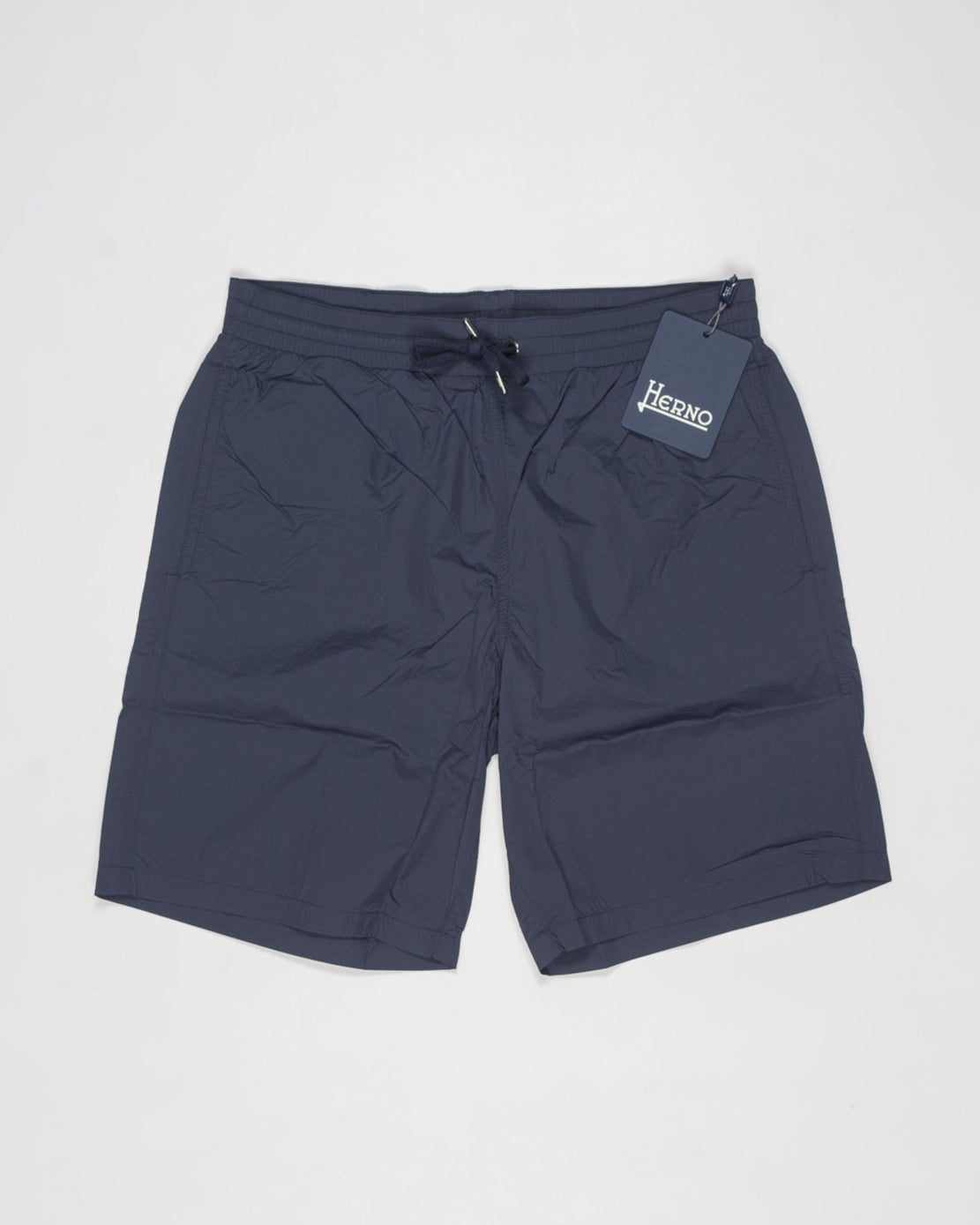 Swim shorts in ultra-lightweight, breathable stretch nylon.
Boasting a classic shape and elasticated waist for maximum comfort, this model combines style and functionality to enhance your casual wardrobe.
Regular fit
Elastic with drawstring waist
Side pockets
Patch pocket on the back
Color: 9201 / Navy
Article: CST00002U 12691Z