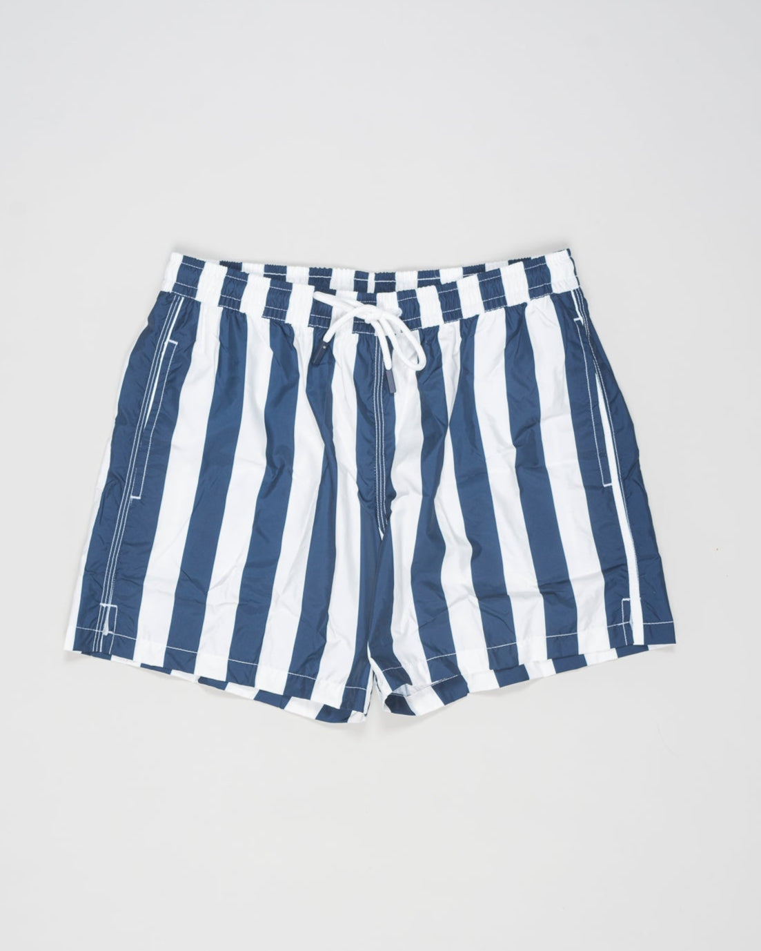 Composition: 100% Polyester
Color: 590 / Navy & White
Article: 90101 / 42800
Made in Italy