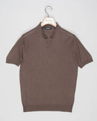 Expertly crafted from luxurious silk, the Gran Sasso Capri Collar Silk Knit Polo Shirt offers a sophisticated and luxurious addition to any wardrobe. The high-quality silk knit fabric ensures a comfortable and breathable fit, while the classic polo shirt design adds a touch of timeless elegance. Elevate your style with this must-have piece.
Composition: 100% Silk
Color: 184 / Brown
Article: 43129 / 23503
Made in Italy