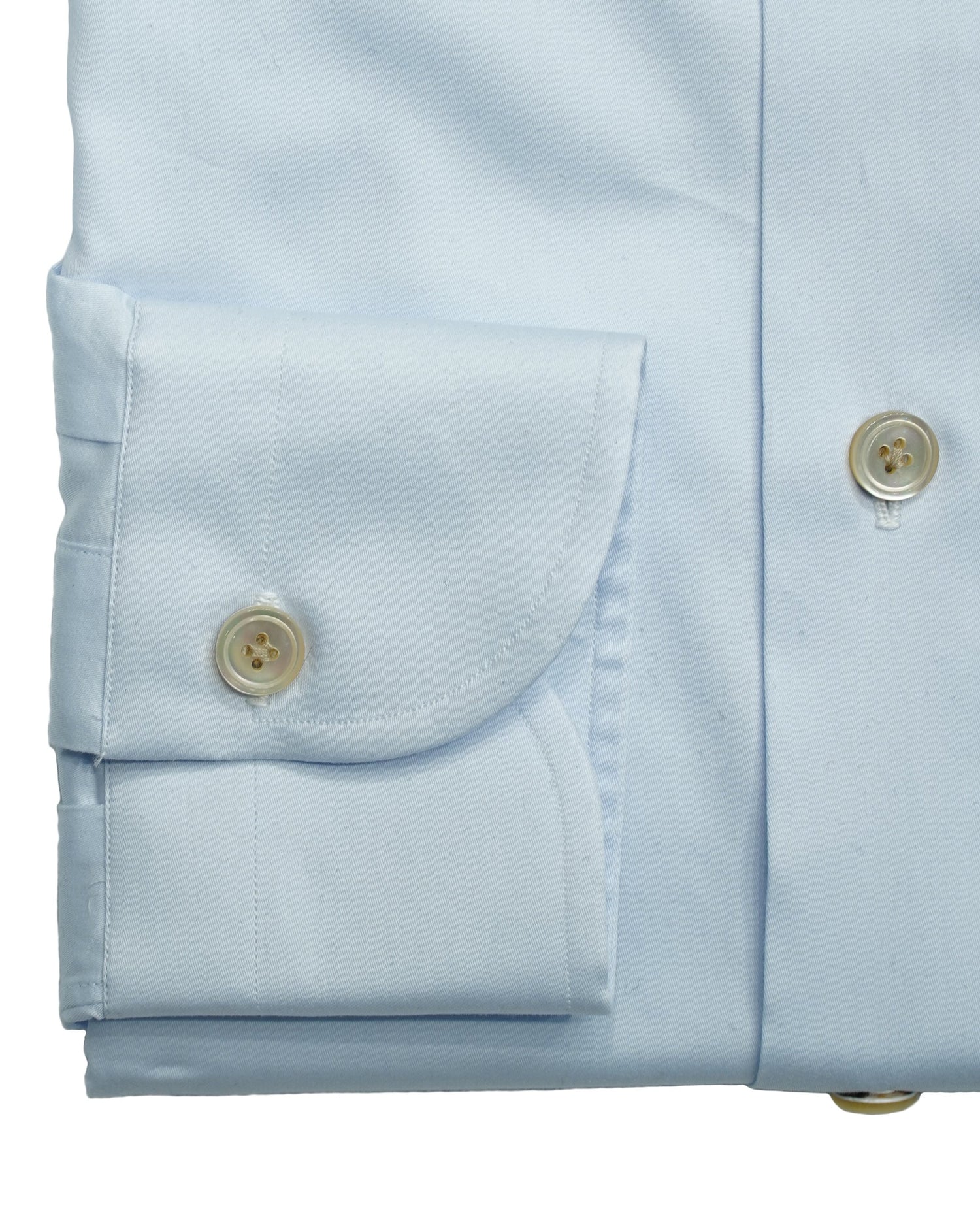 They feature eight beautifully hand crafted points. Hand attached collar and buttons, hand stitched button holes and armholes to mention a few. All this combined with quality fabrics make up a superior shirt.
These are truly great shirts. We have seen a lot of shirts along the way and Avino stole our hearts straight away. Love on first try.
Tailored fit. This means between slim and classic fit
Fits true to the size. If in doubt of your size, please contact us HERE
100% cotton
Semi spread