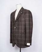 Regular fit Fits true to the size. If in doubt of your size, please contact us HERE Unlined Unconstructed shoulder 2 Buttons Side vents Notch lapel Patch pockets Composition: 100% wool Color: Brown Modello: 2898 Article: 02193/1 Made in Italy unlined structure. Earthy tones of this jacket makes it pleasant to combine with a lot of colors and textures. Absolutely gorgeous piece of garment for the autumn.