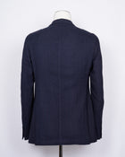 Regular fit Fits true to the size. If in doubt of your size, please contact us HERE Unlined Unconstructed shoulder 2 Buttons Side vents Notch lapel Patch pockets Composition: 100% cotton Color: Blue. Modello: 2815 Article: 05142/5 Made in Italy L.B.M. 1911 brushed cotton jacket in blue herringbone. Extremely versatile jacket for soft tailored look. Unconstructed shoulder and unlined structure combined with the soft brushed cotton are guaranteed to make you smile once you try it on.